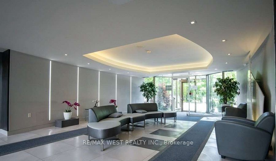2261 Lake Shore Boulevard W NPH7