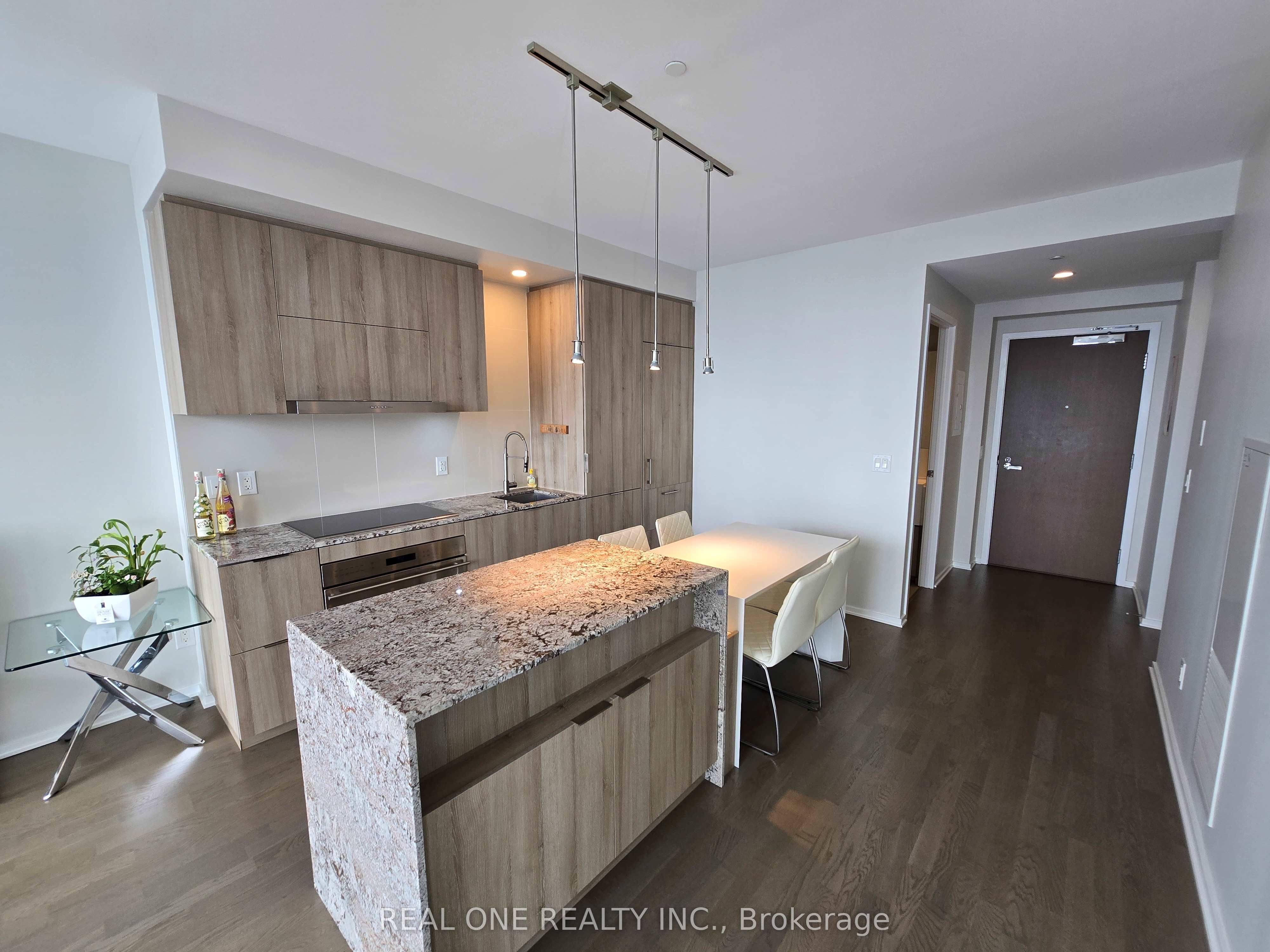 1 BLOOR Street E 4205