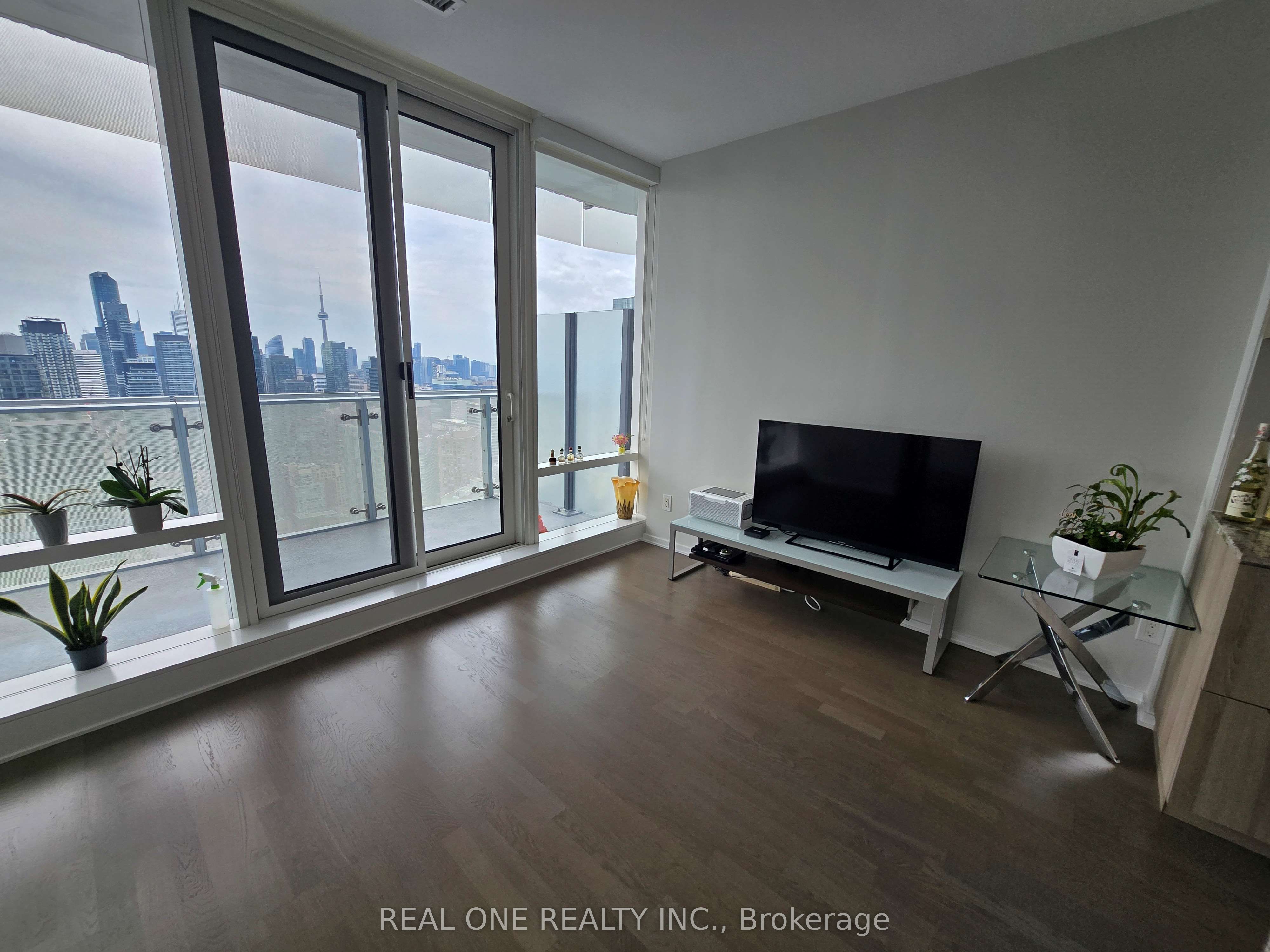 1 BLOOR Street E 4205