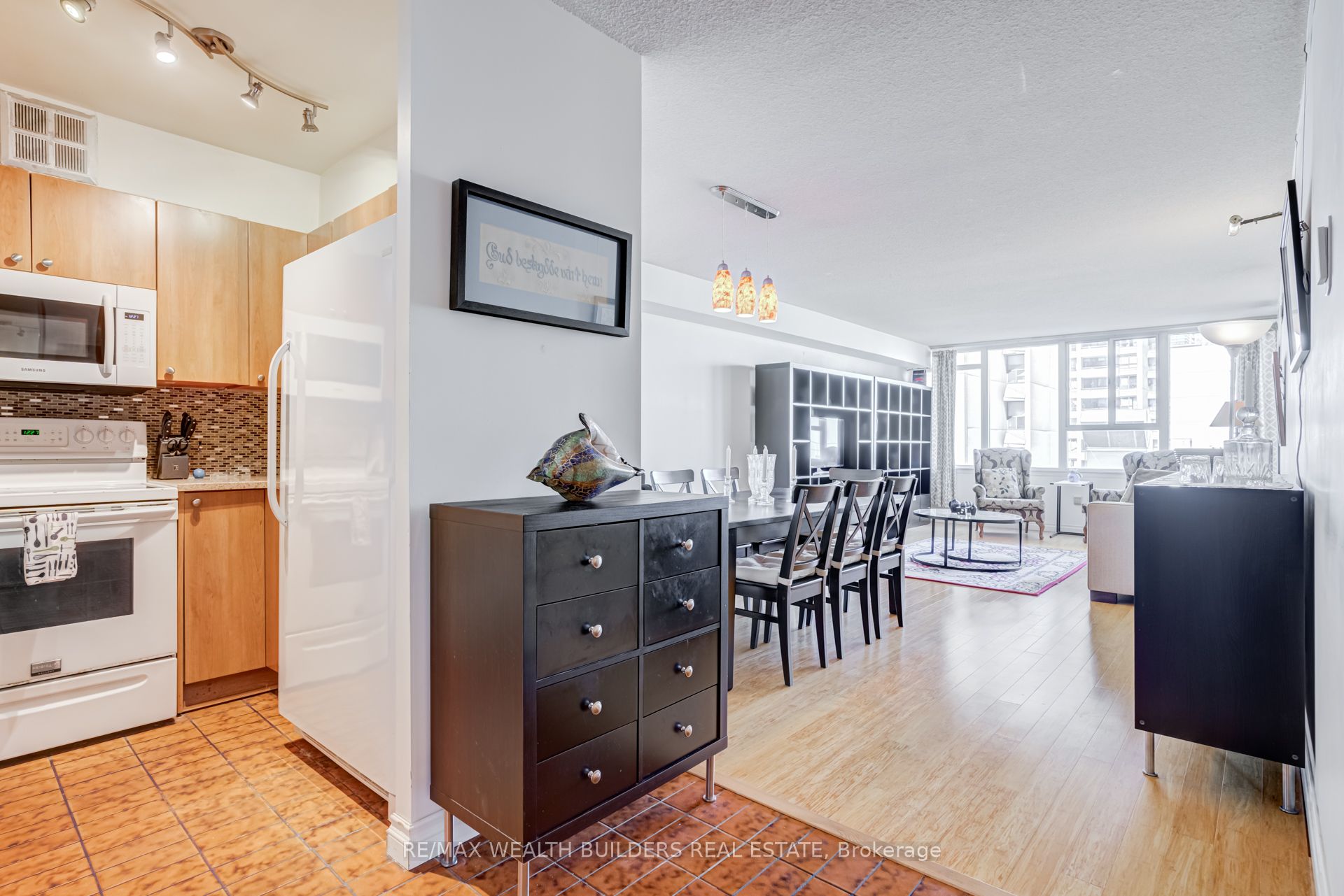 45 Carlton Street 1009