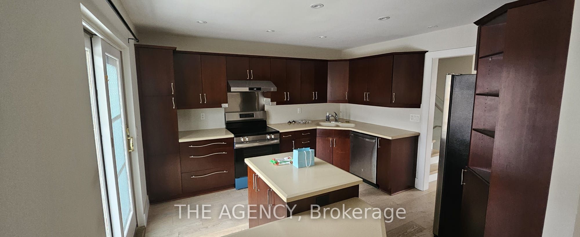 289 Emerald Isle Court