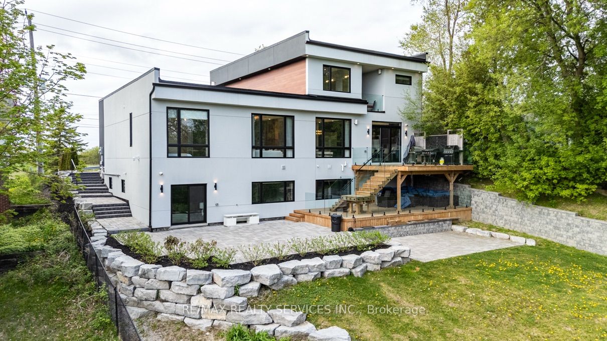 1395 Old Green Lane