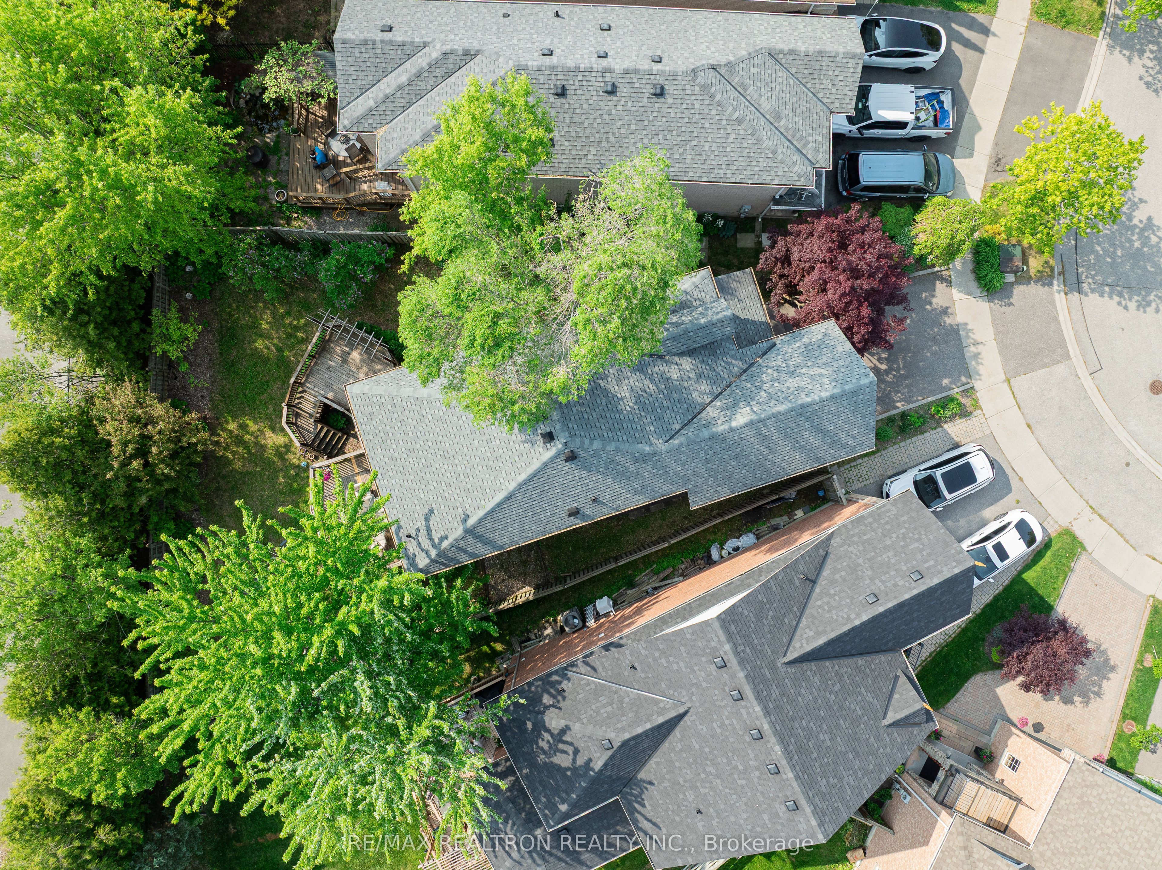 52 Carousel Crescent