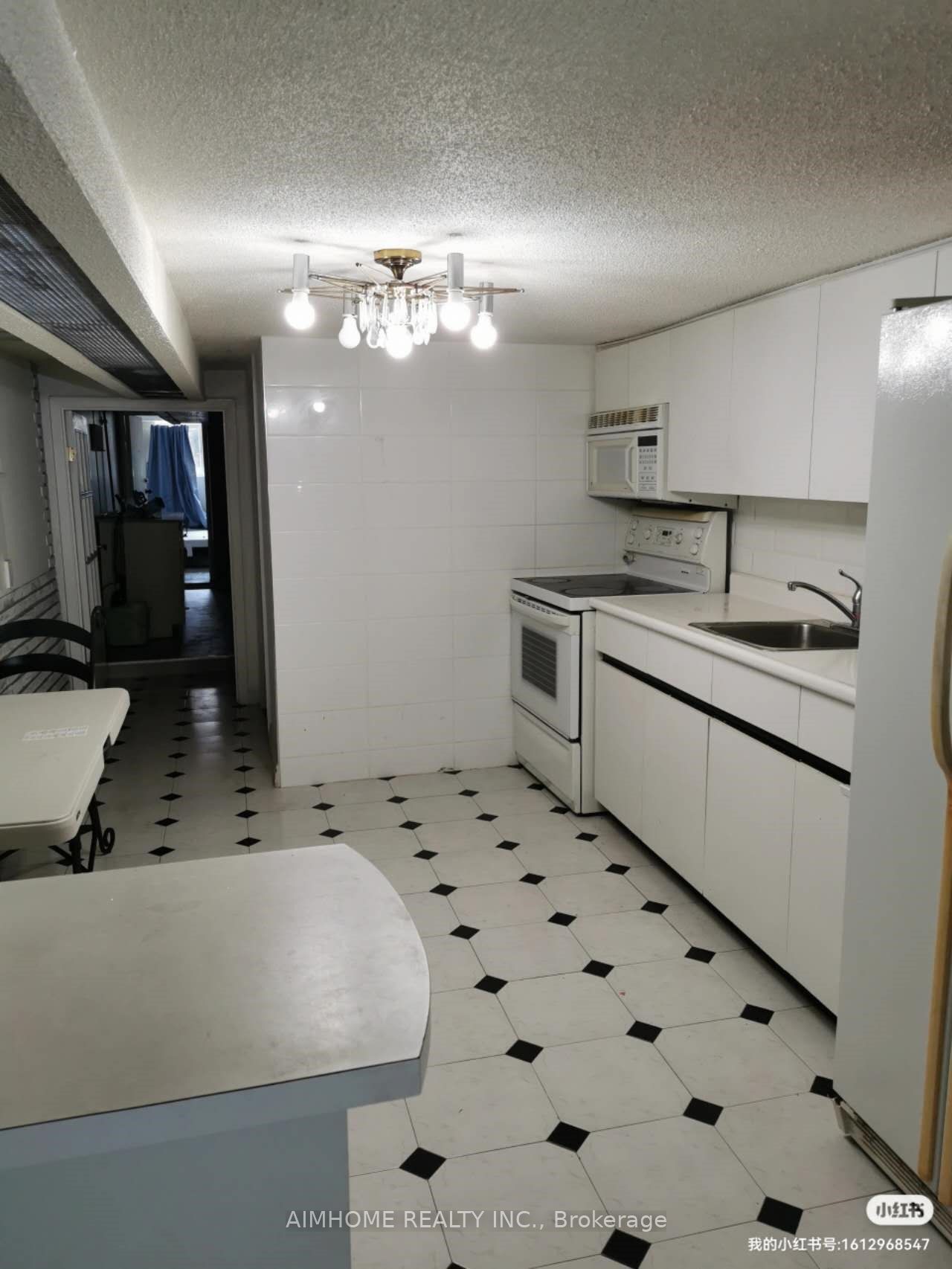 253 Palmerston Avenue Main Floor