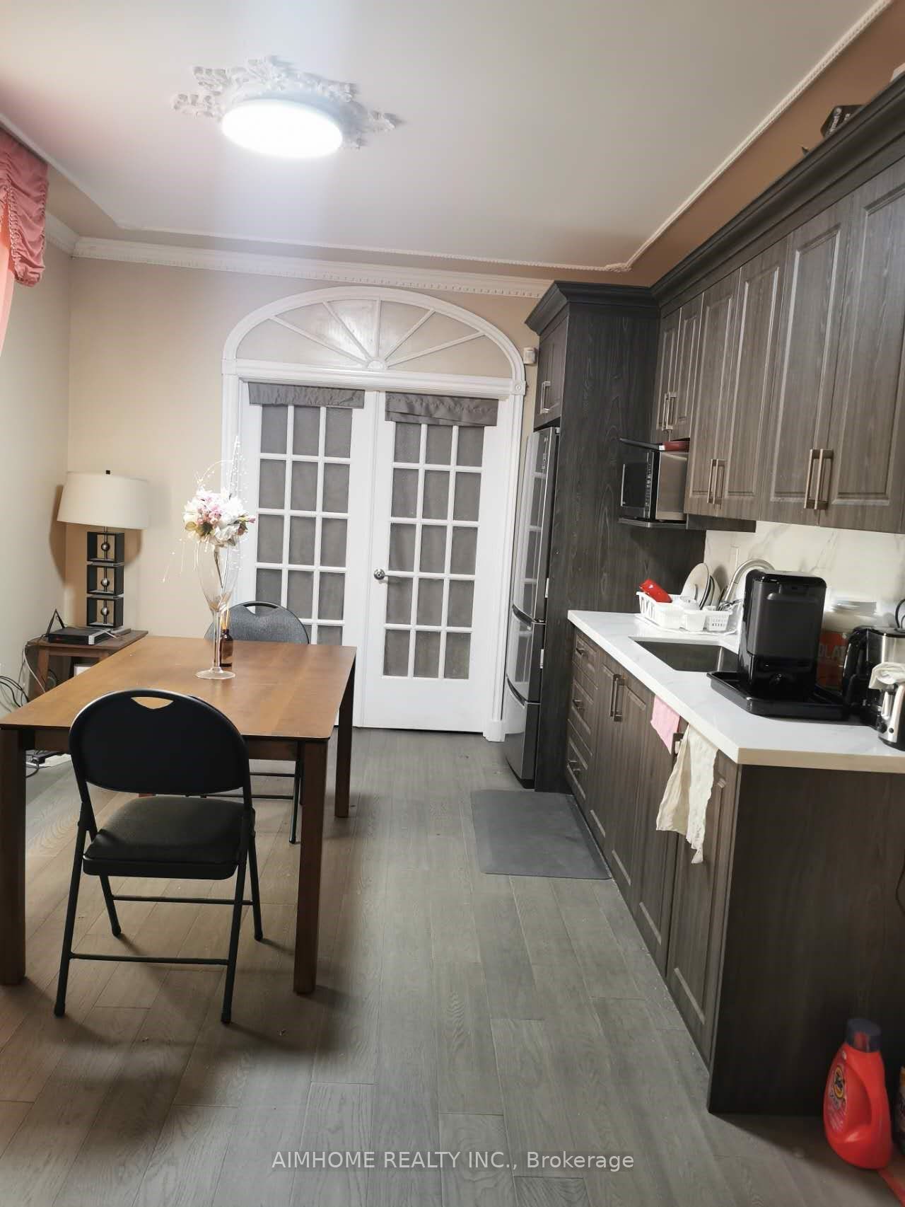 253 Palmerston Avenue Main Floor