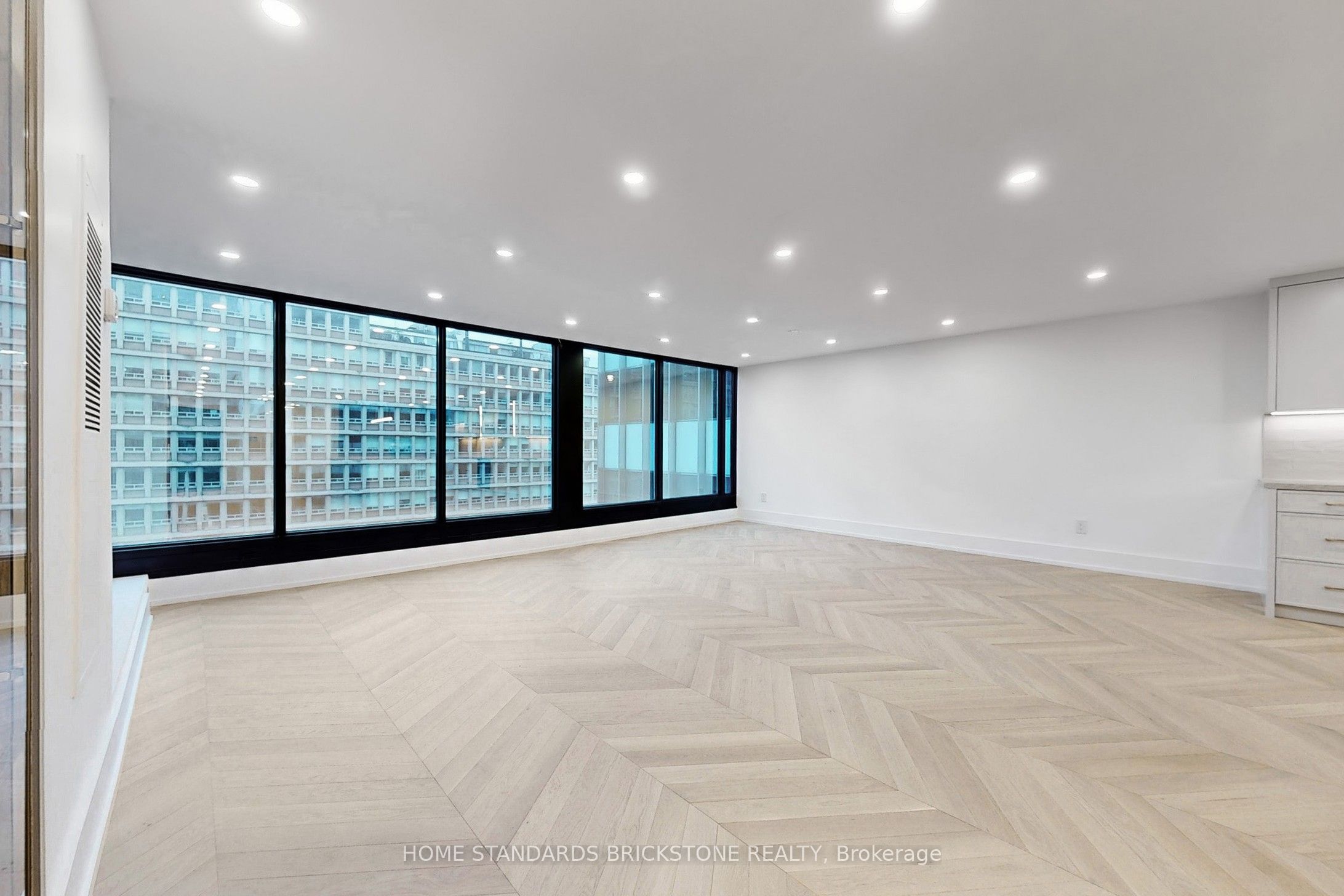110 Bloor Street W 1009