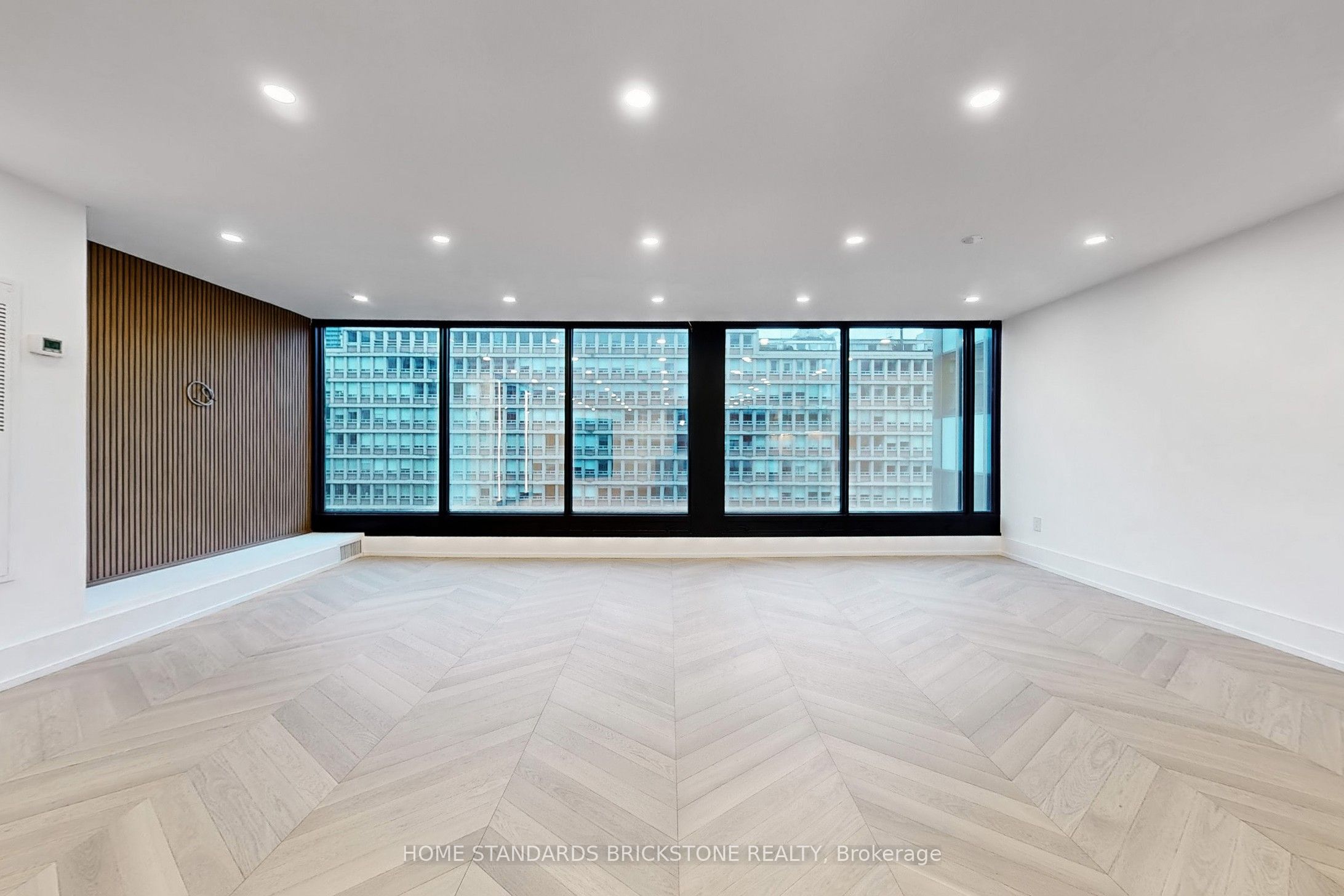 110 Bloor Street W 1009