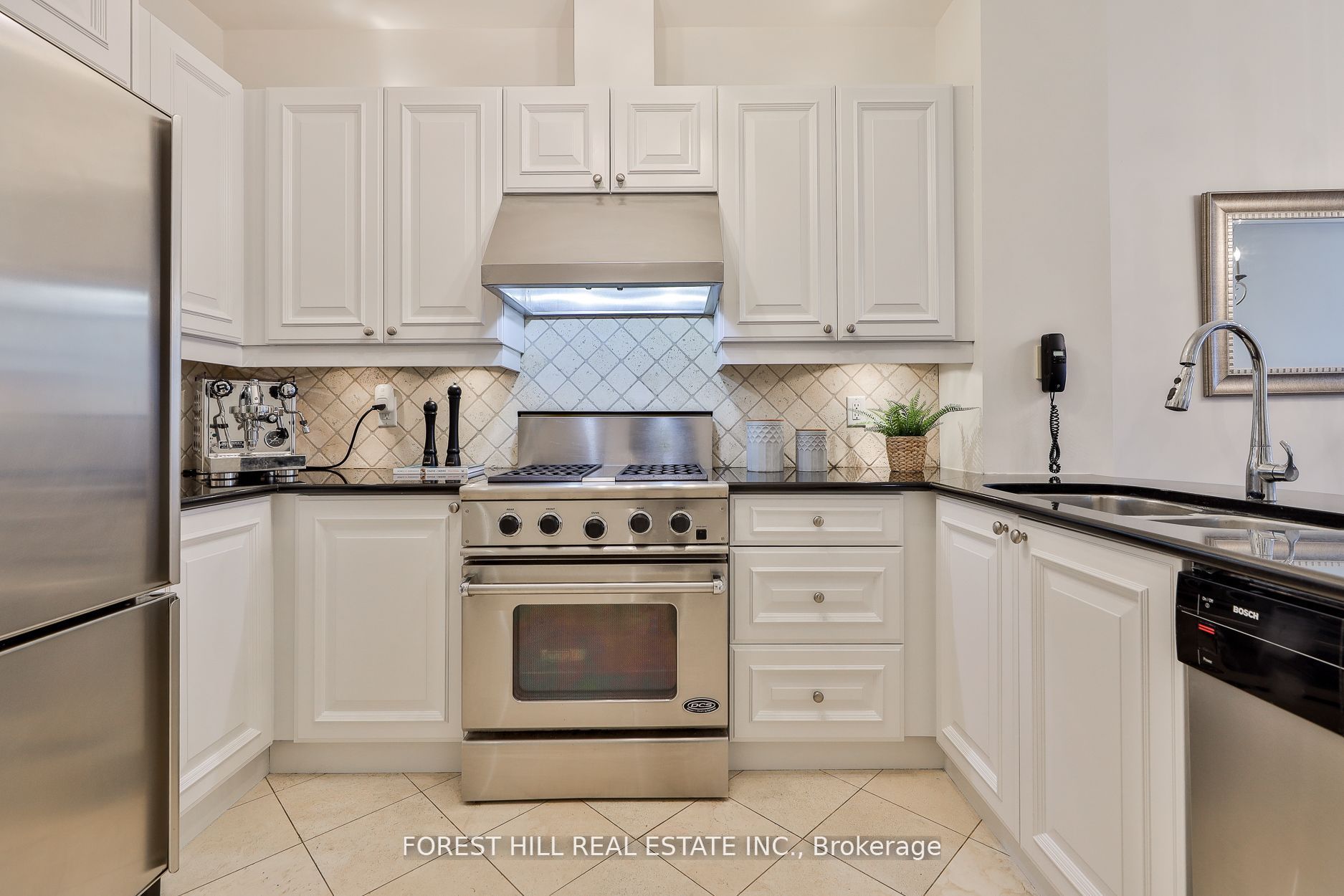99 Avenue Road 1006