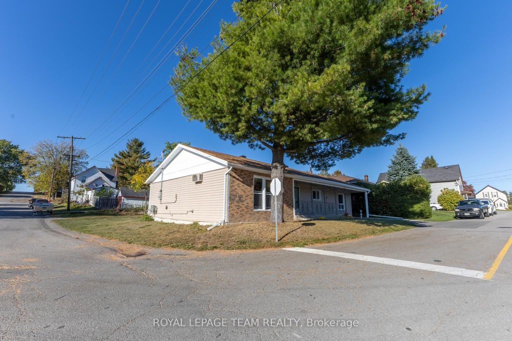 Photo of 49 William Street E, Arnprior, ON K7S 1J7 (MLS # X12450736)