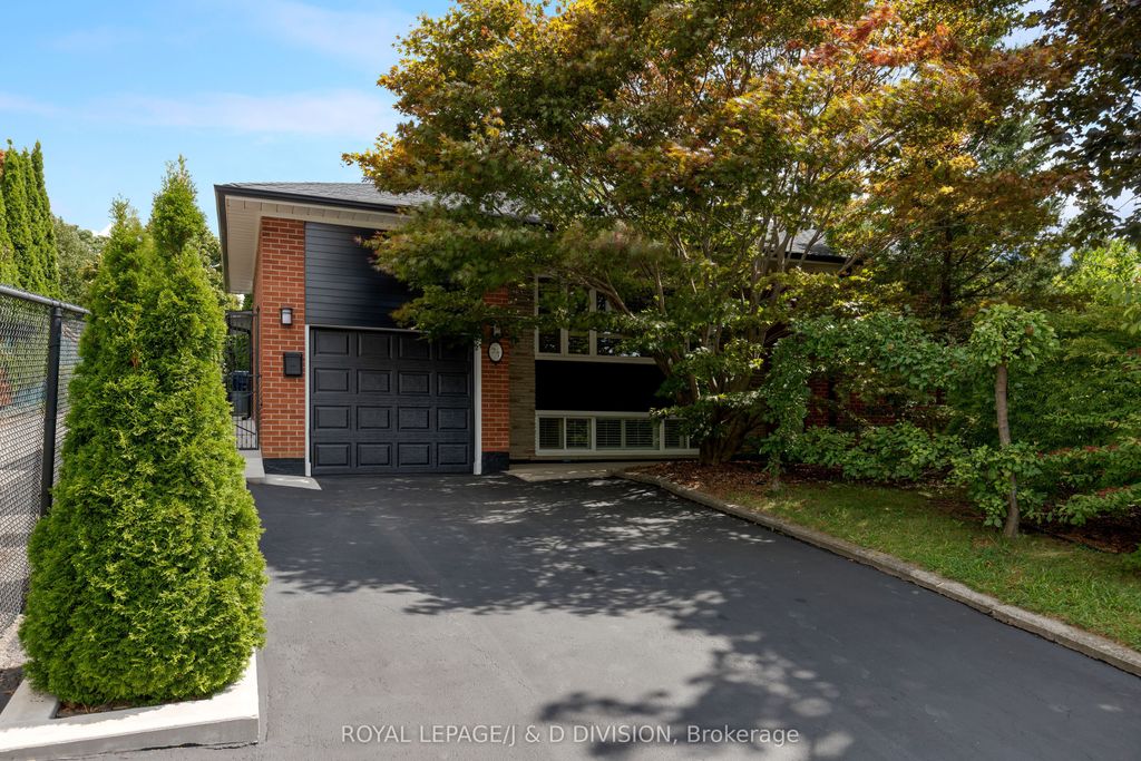 Photo of 27 Paramount Court, Toronto, ON M6M 2L3 (MLS # W12373604)
