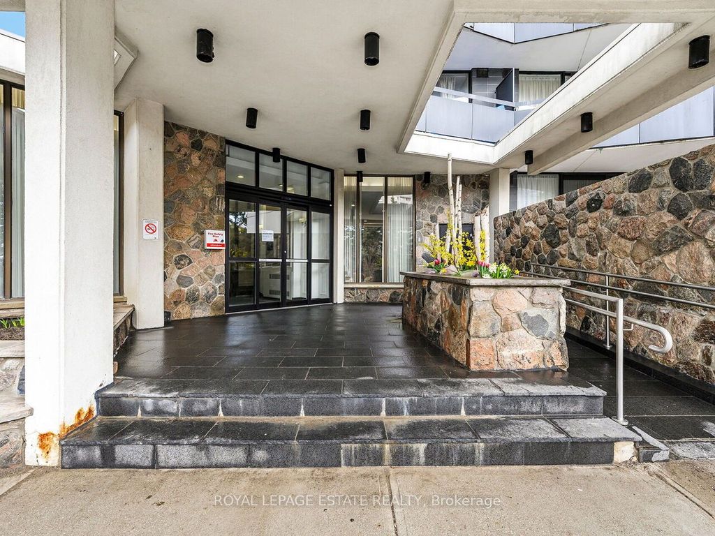 Photo of 75 Graydon Hall Manor #PH05, Toronto, ON M3A 3M5 (MLS # C13002618)