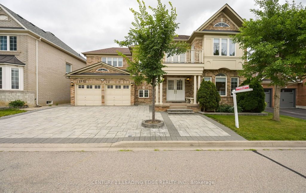 Photo of 37 Drawbridge Drive, Markham, ON L6C 2B4 (MLS # N13603344)