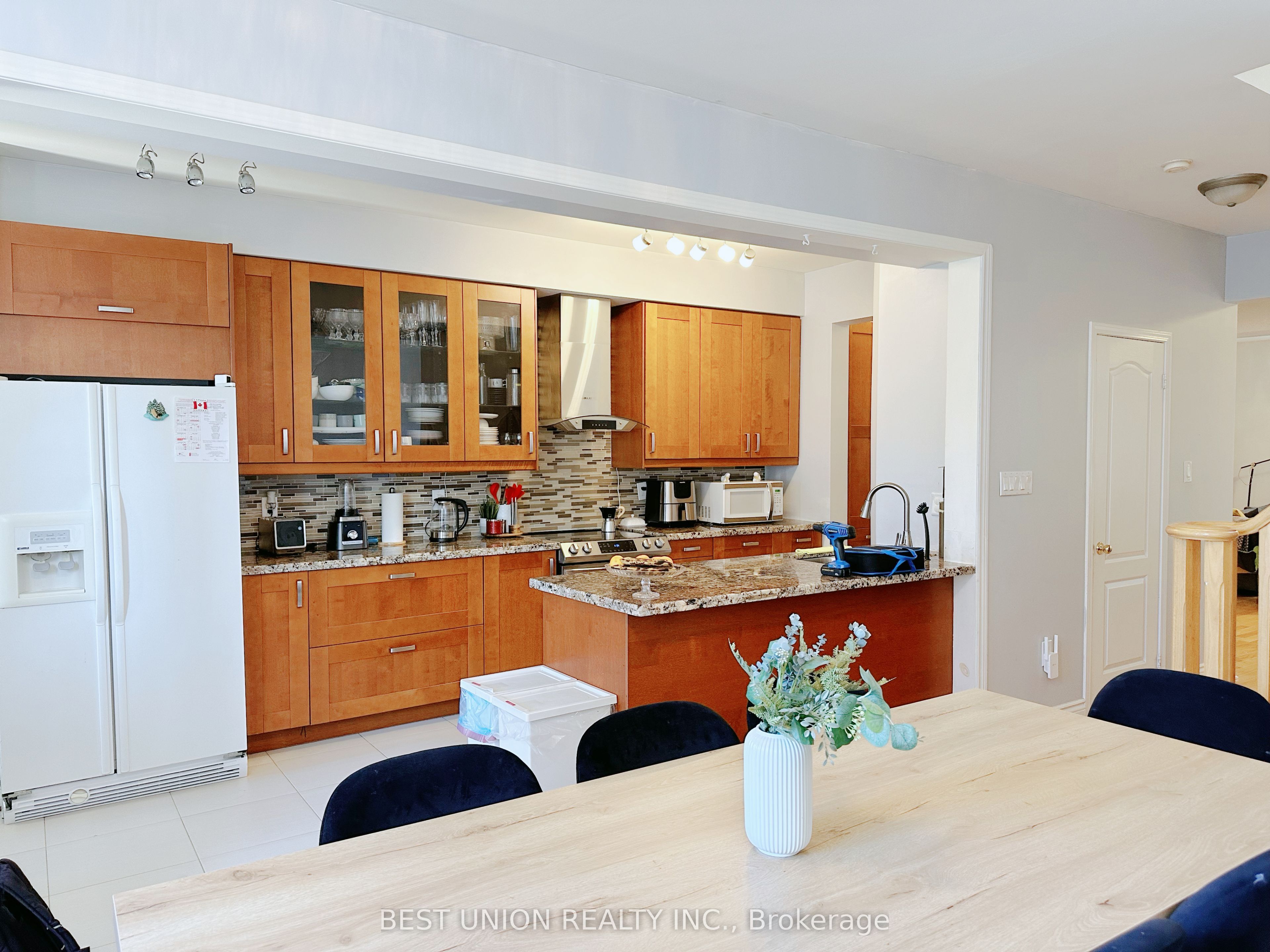 320 Country Glen Road S