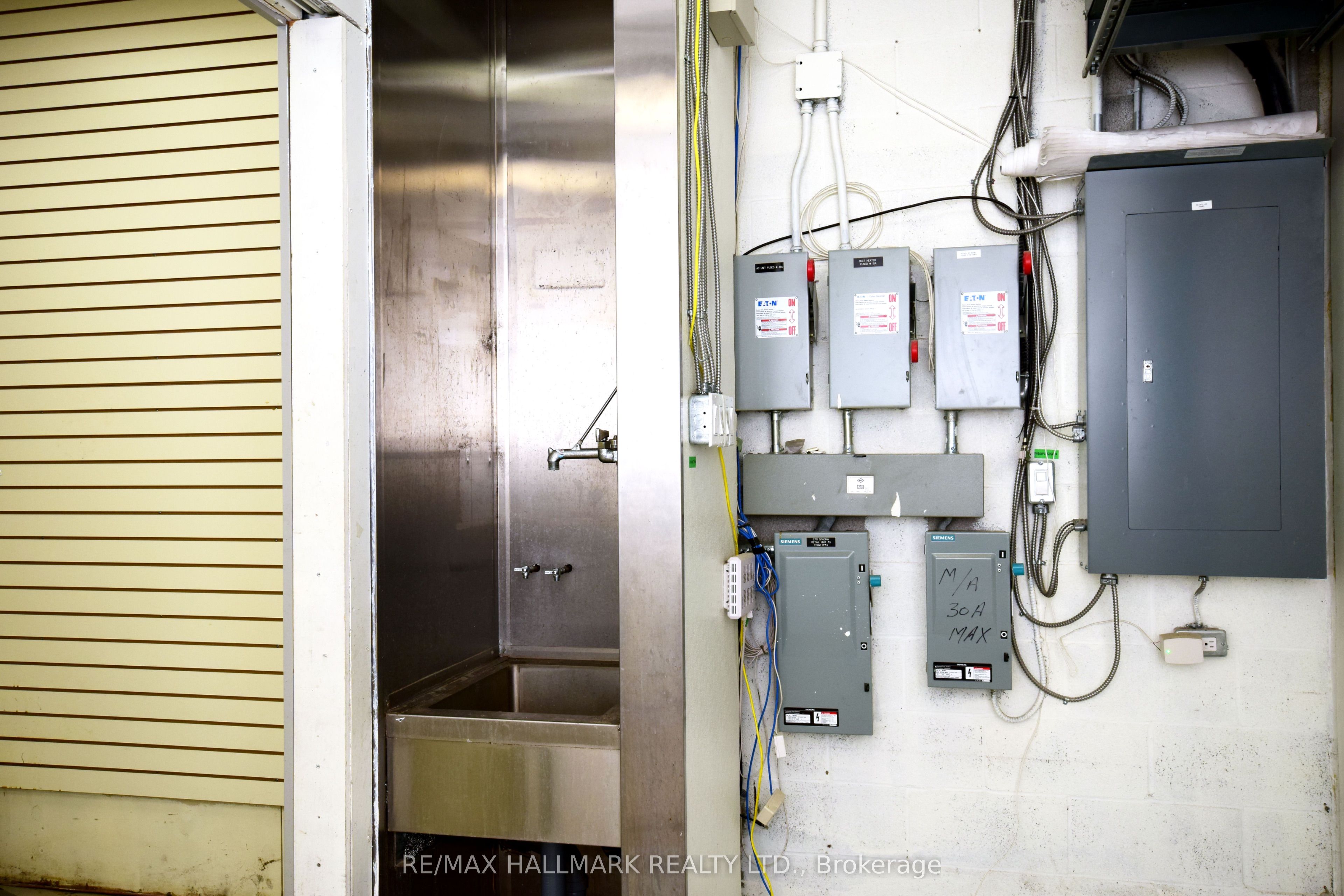 270 Spadina Avenue 3