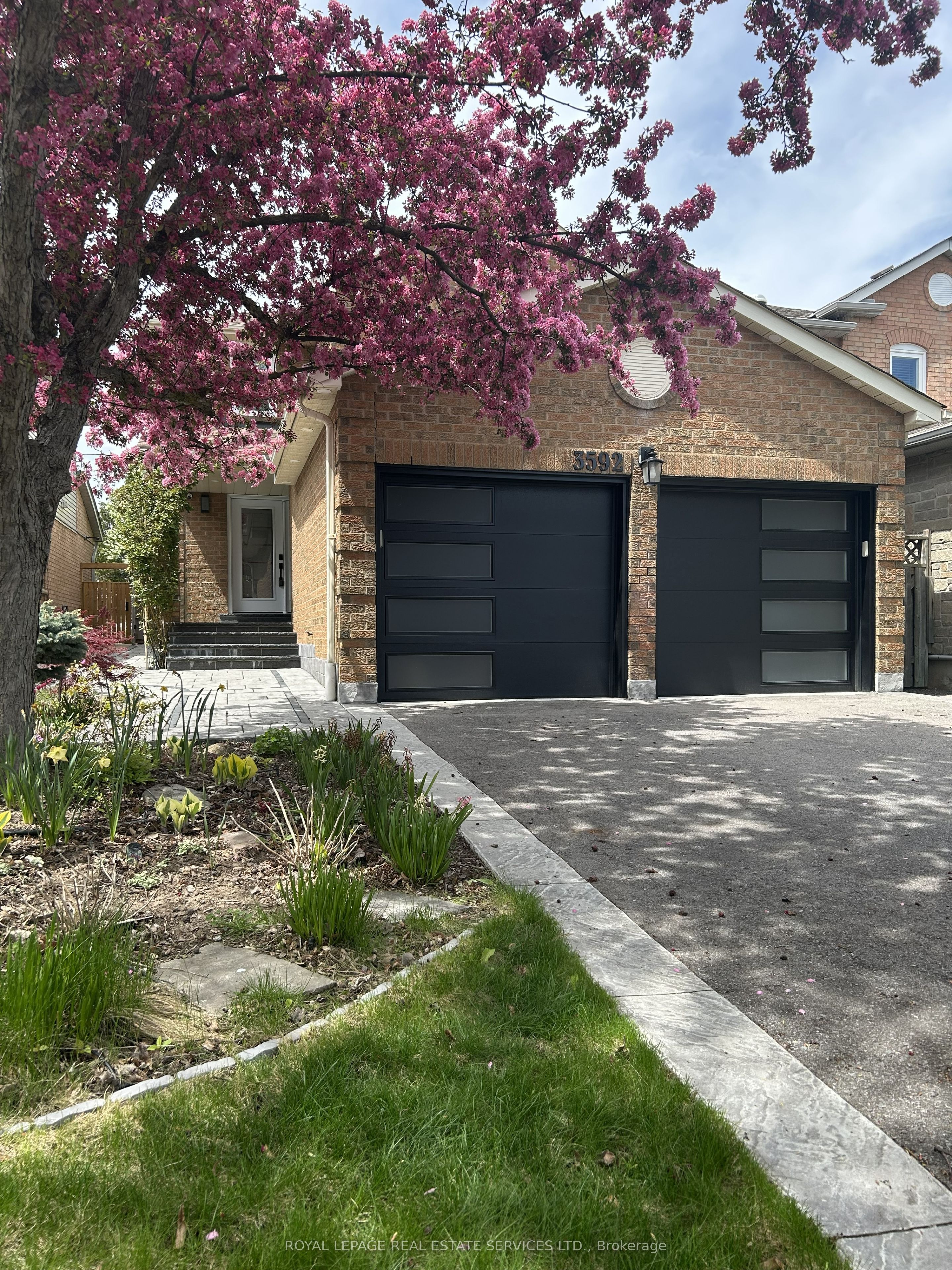 3592 Cherrington Crescent