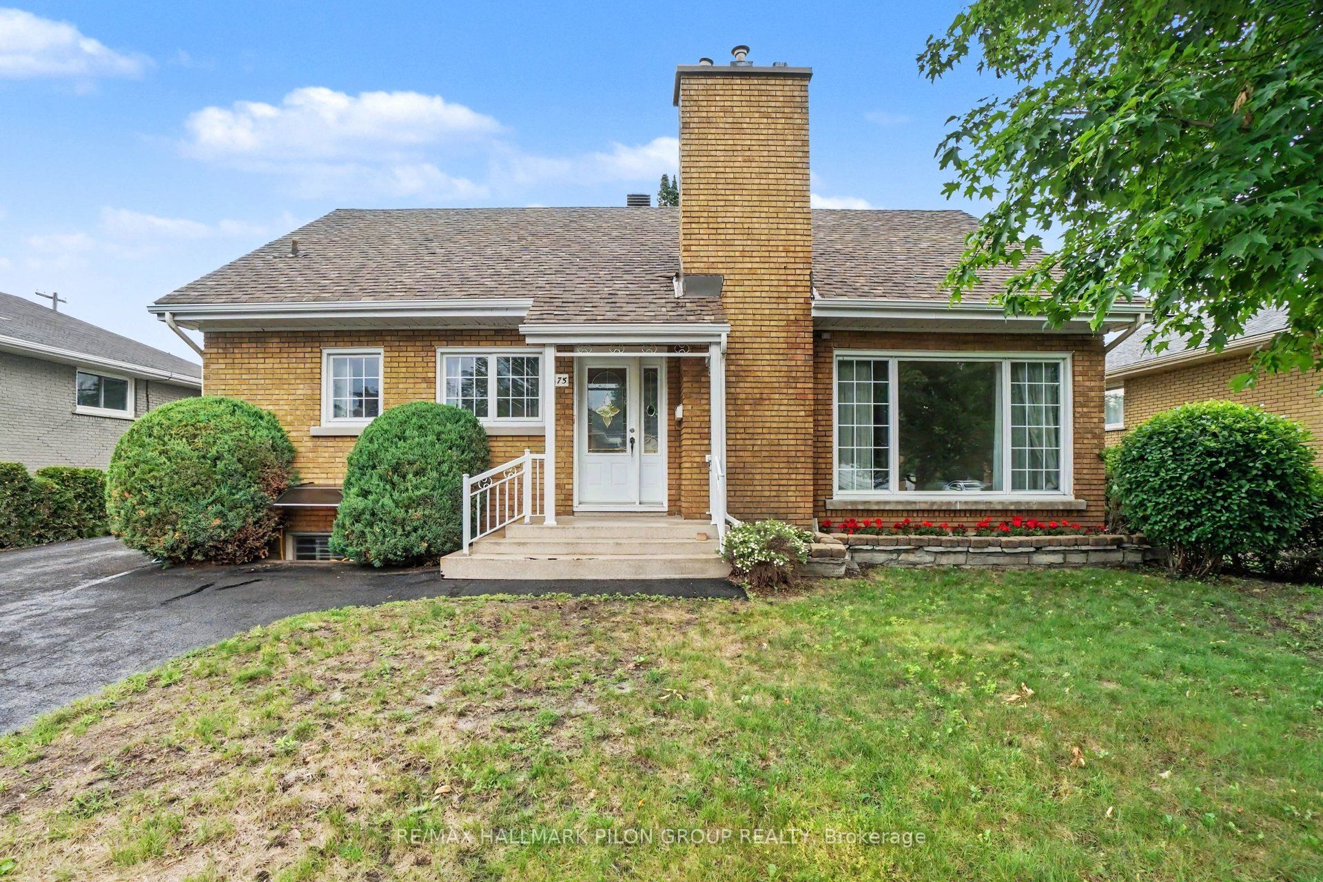 Photo 1 of 19 — 675 Borthwick Avenue, Overbrook - Castleheights and Area, ON K1K 2M1