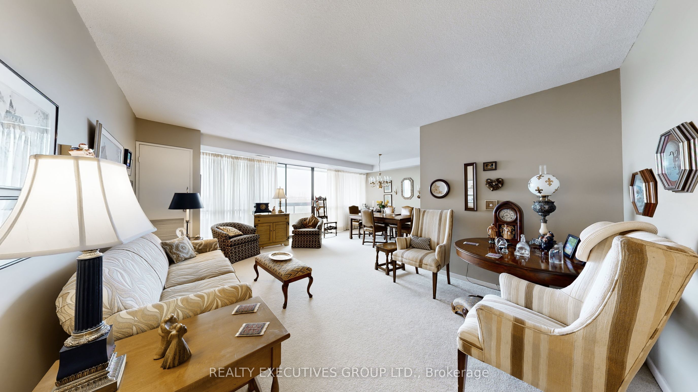 8111 Yonge Street 905