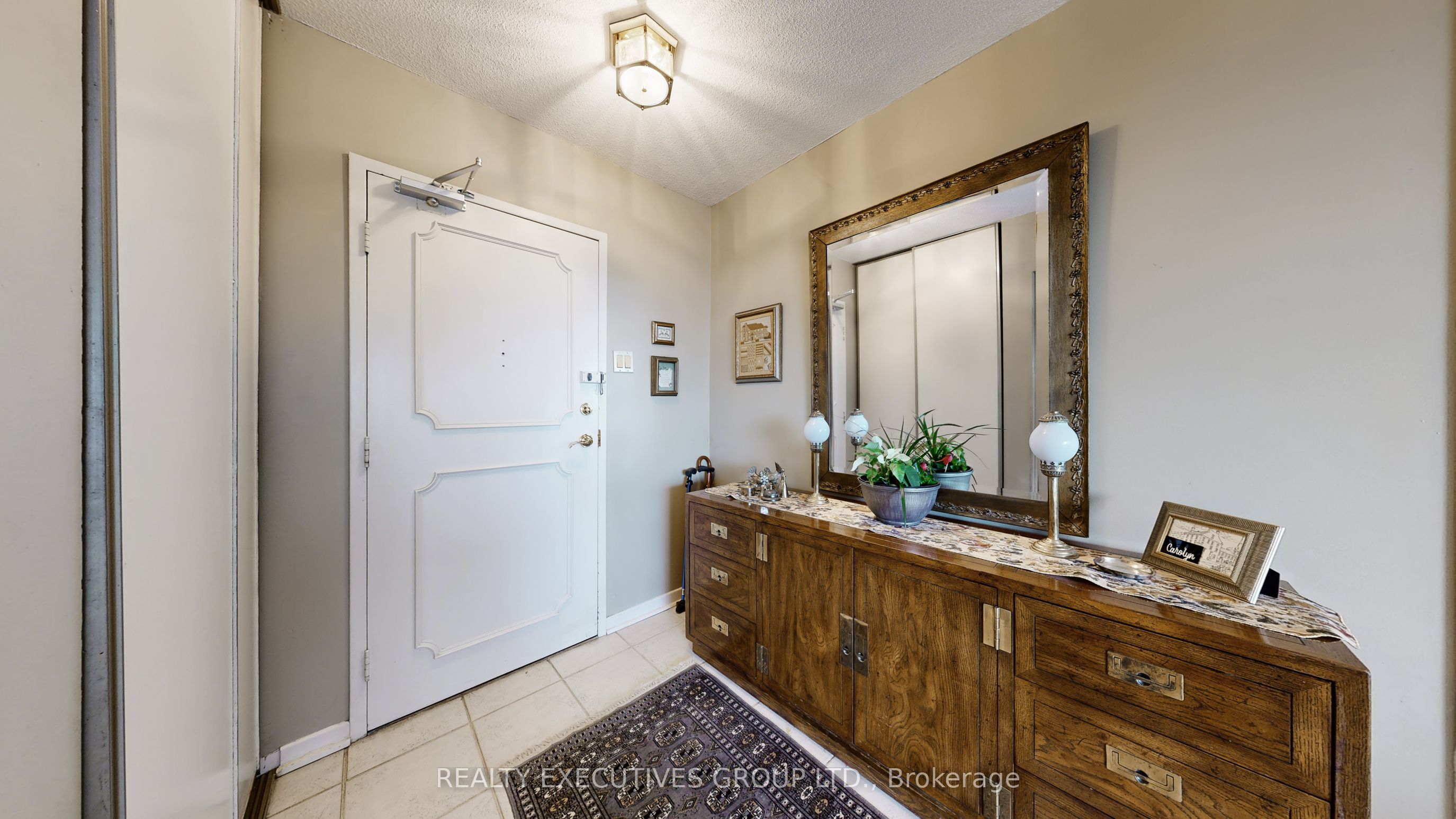 8111 Yonge Street 905