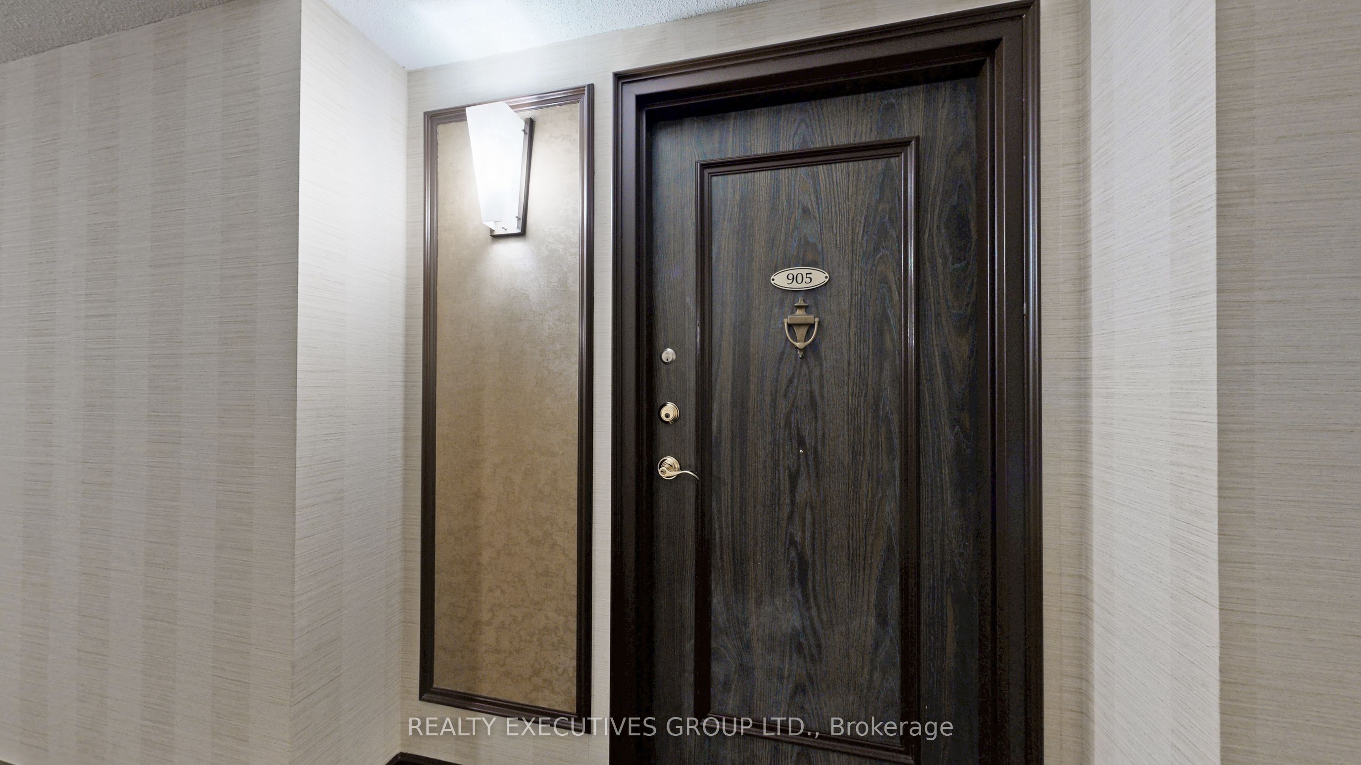 8111 Yonge Street 905