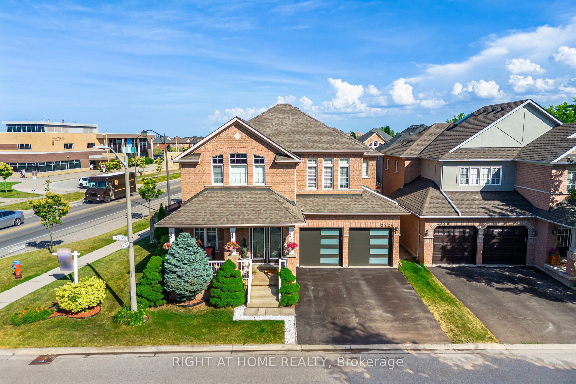 2226 Viking Crescent