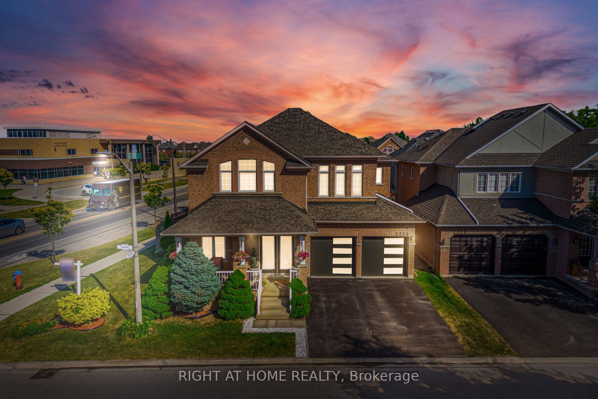 2226 Viking Crescent