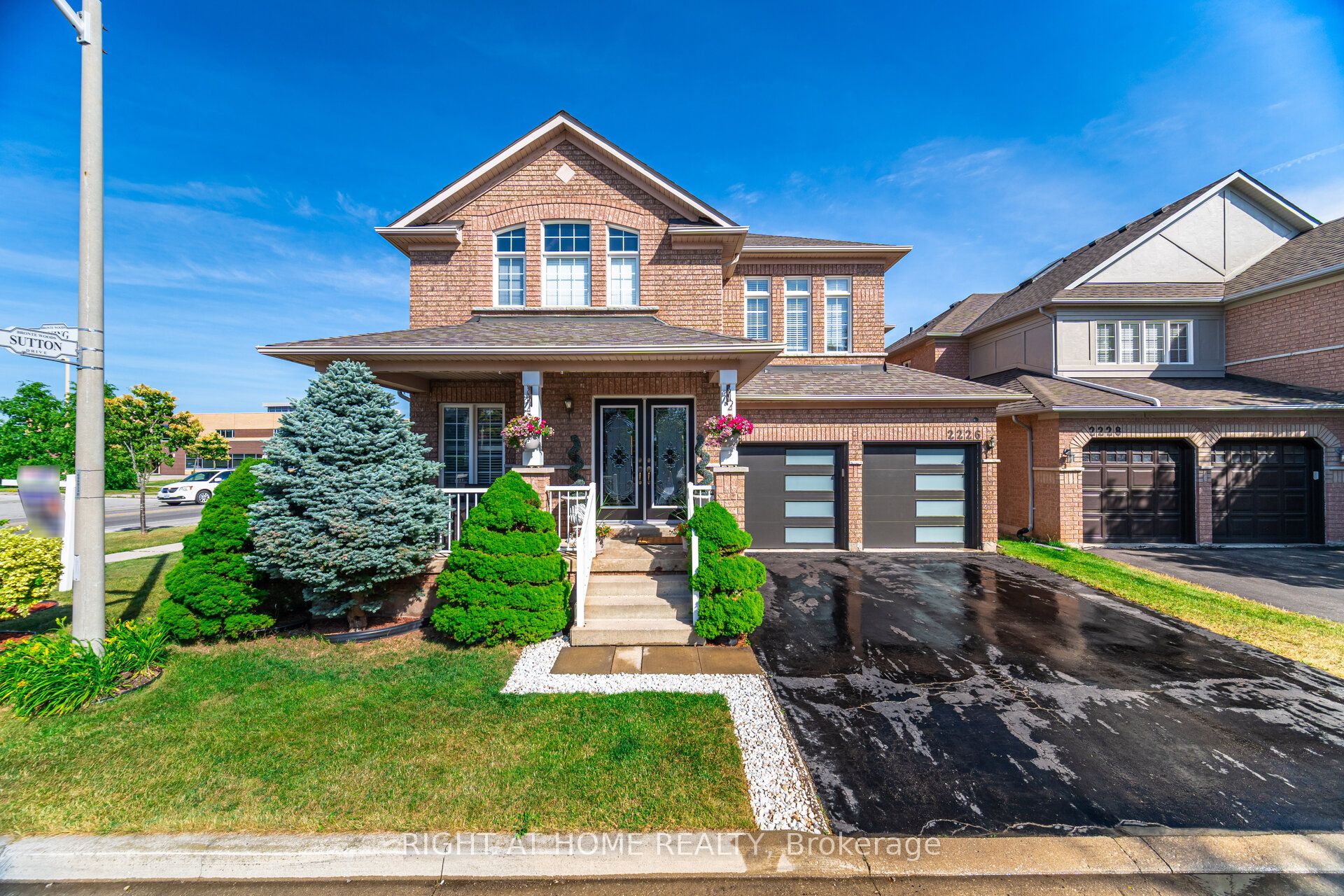 2226 Viking Crescent