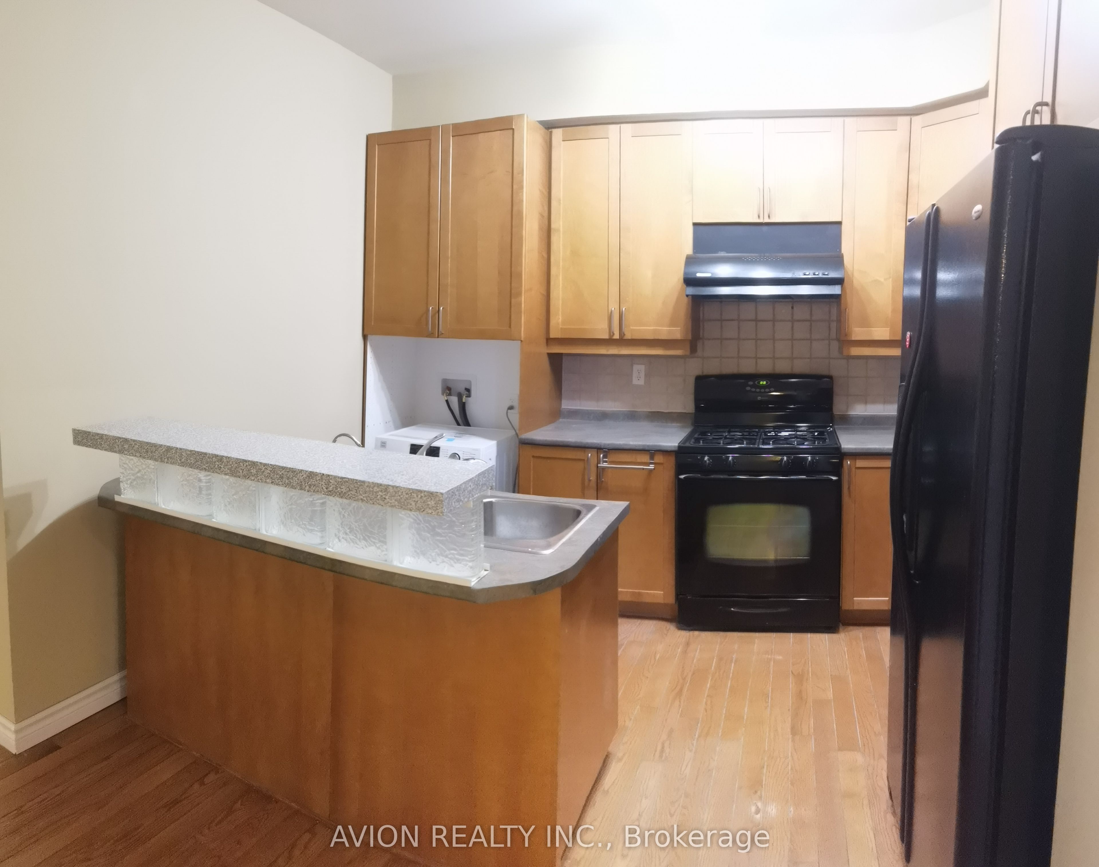 428 Bur Oak Avenue Main Floor