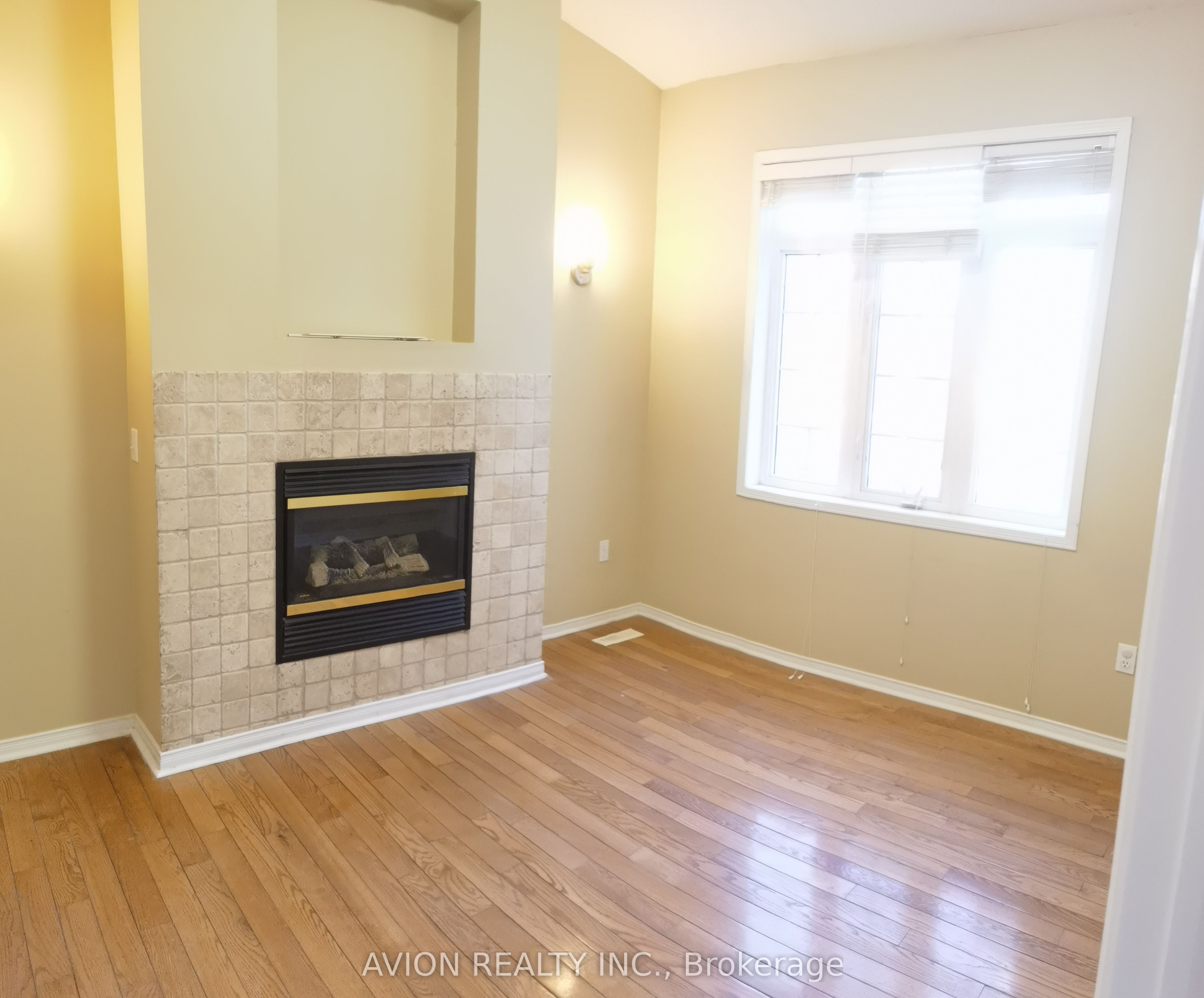 428 Bur Oak Avenue Main Floor