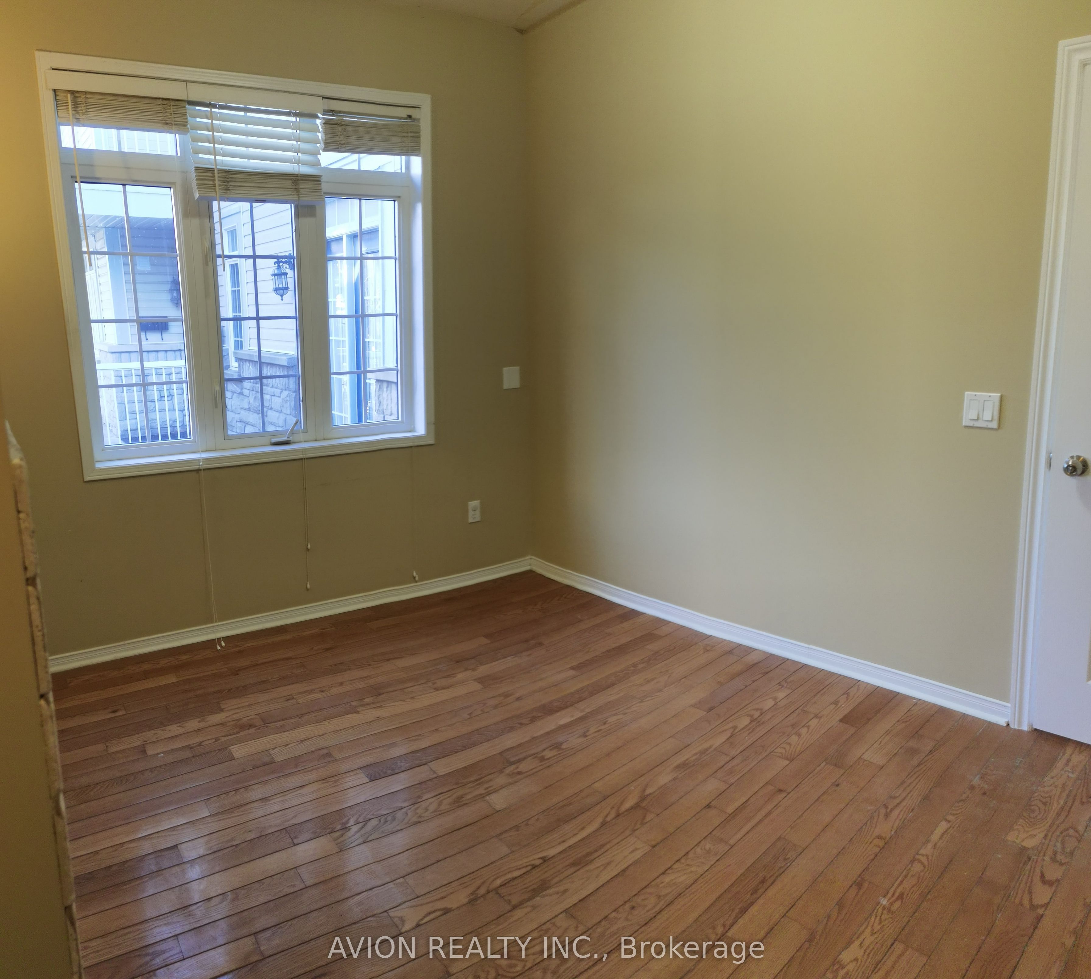 428 Bur Oak Avenue Main Floor