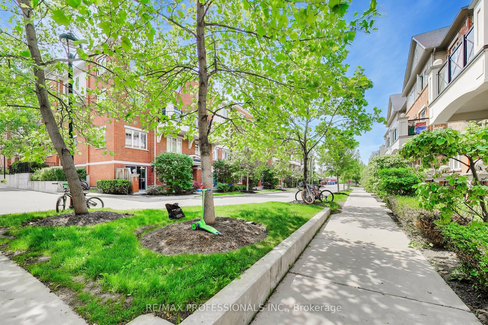 2460 Post Road 19