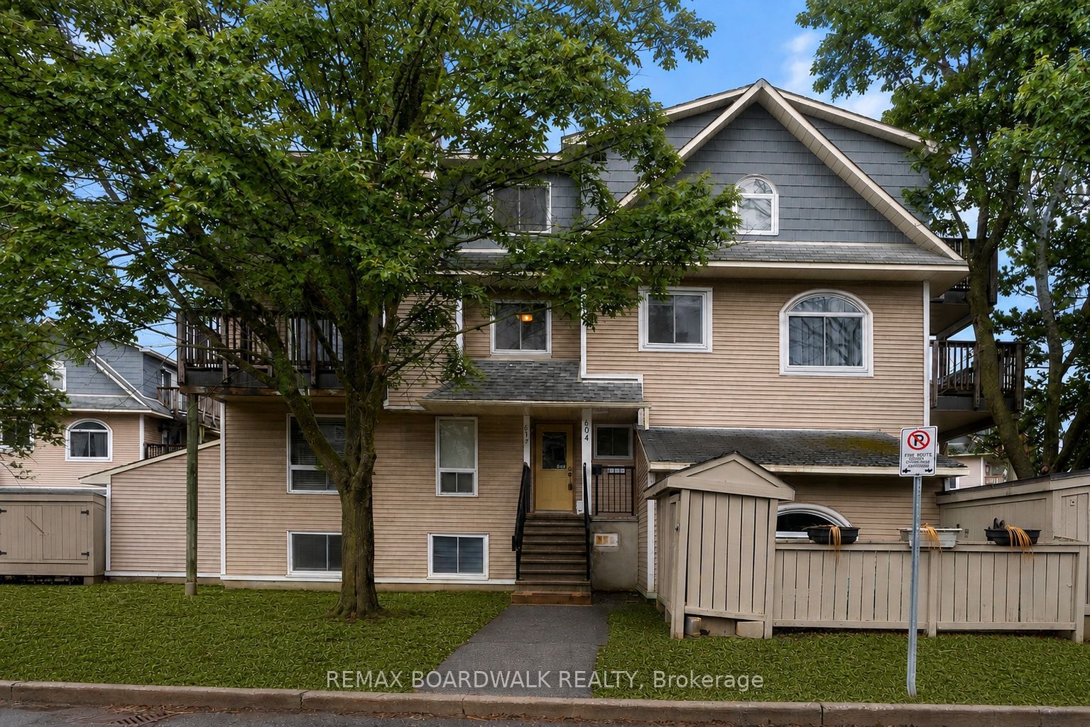 Photo 1 of 30 — 614 Tanguay Court, Kanata, ON K2L 3X3