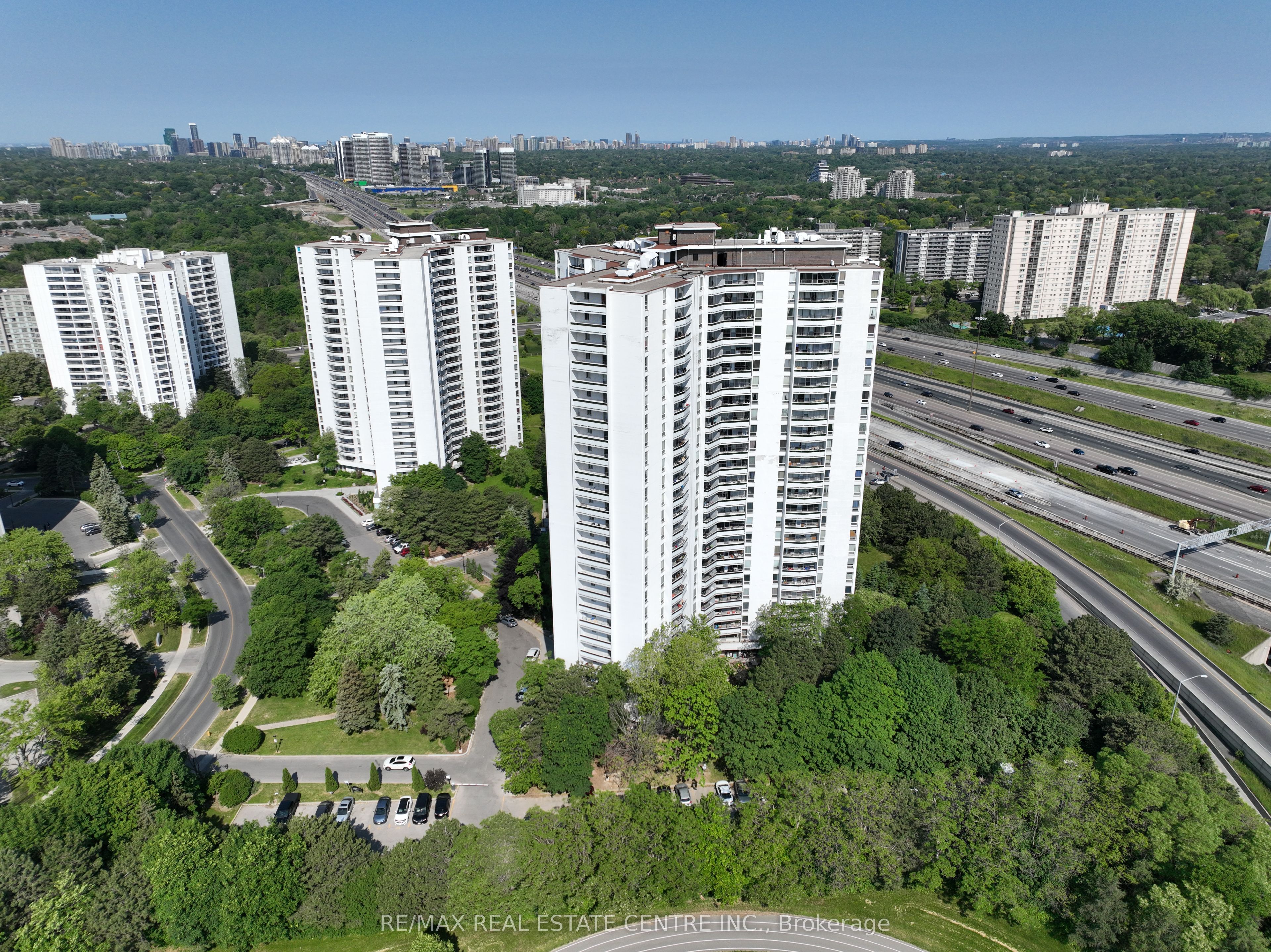 Photo 1 of 26 — 50 Graydon Hall Drive 1206, Toronto, ON M3A 3A5