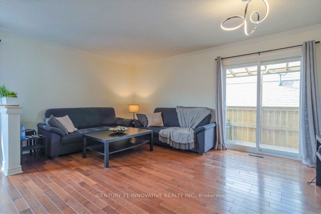 3066 Patrick Crescent