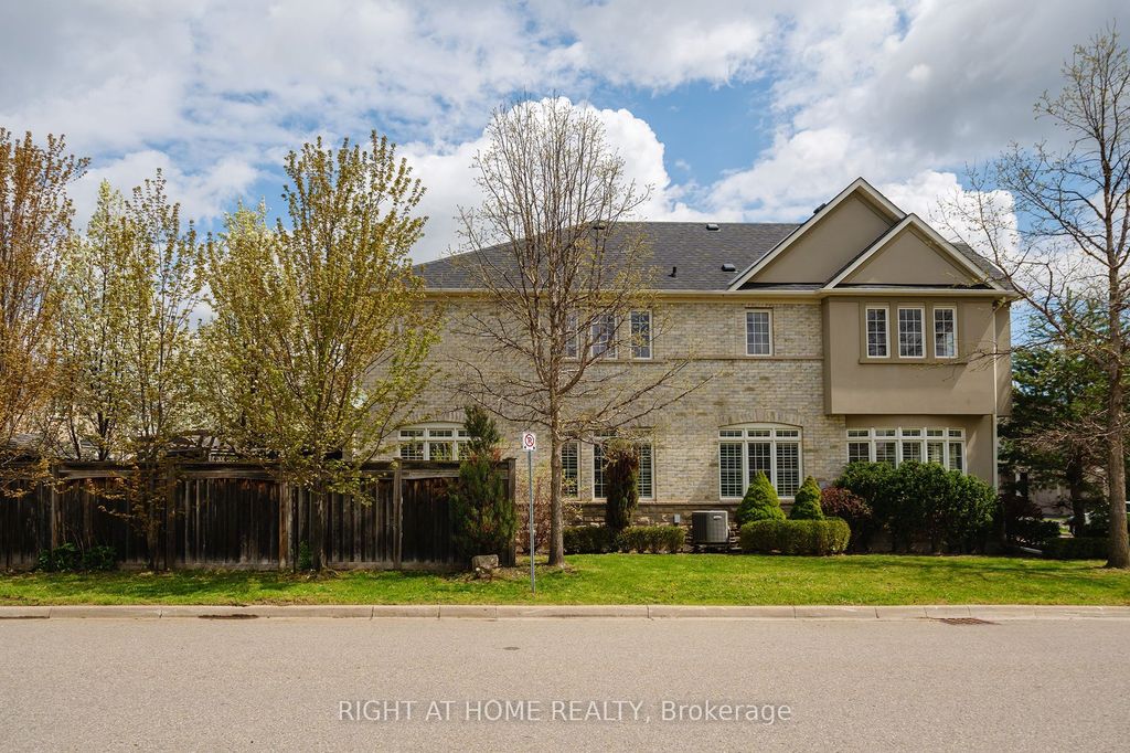 Photo of 3353 Skipton Lane, Oakville, ON L6M 0K3 (MLS # W13100444)