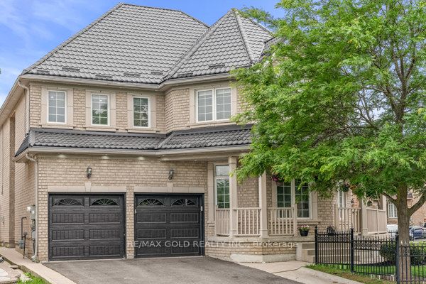 39 Trailhead Crescent