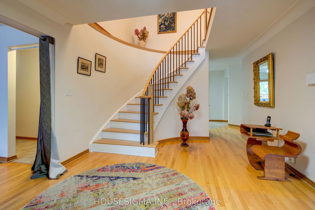 Photo of 542 Rankin Crescent, Kingston, ON K7M 7L4 (MLS # X12648994)