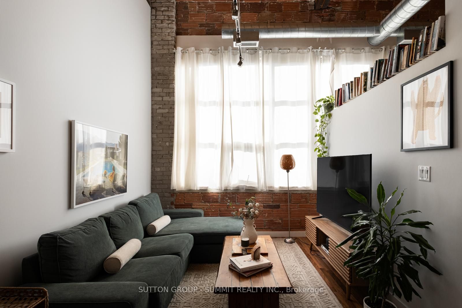 2154 Dundas Street W Ph5