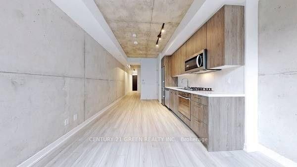 458 Richmond Street W 204