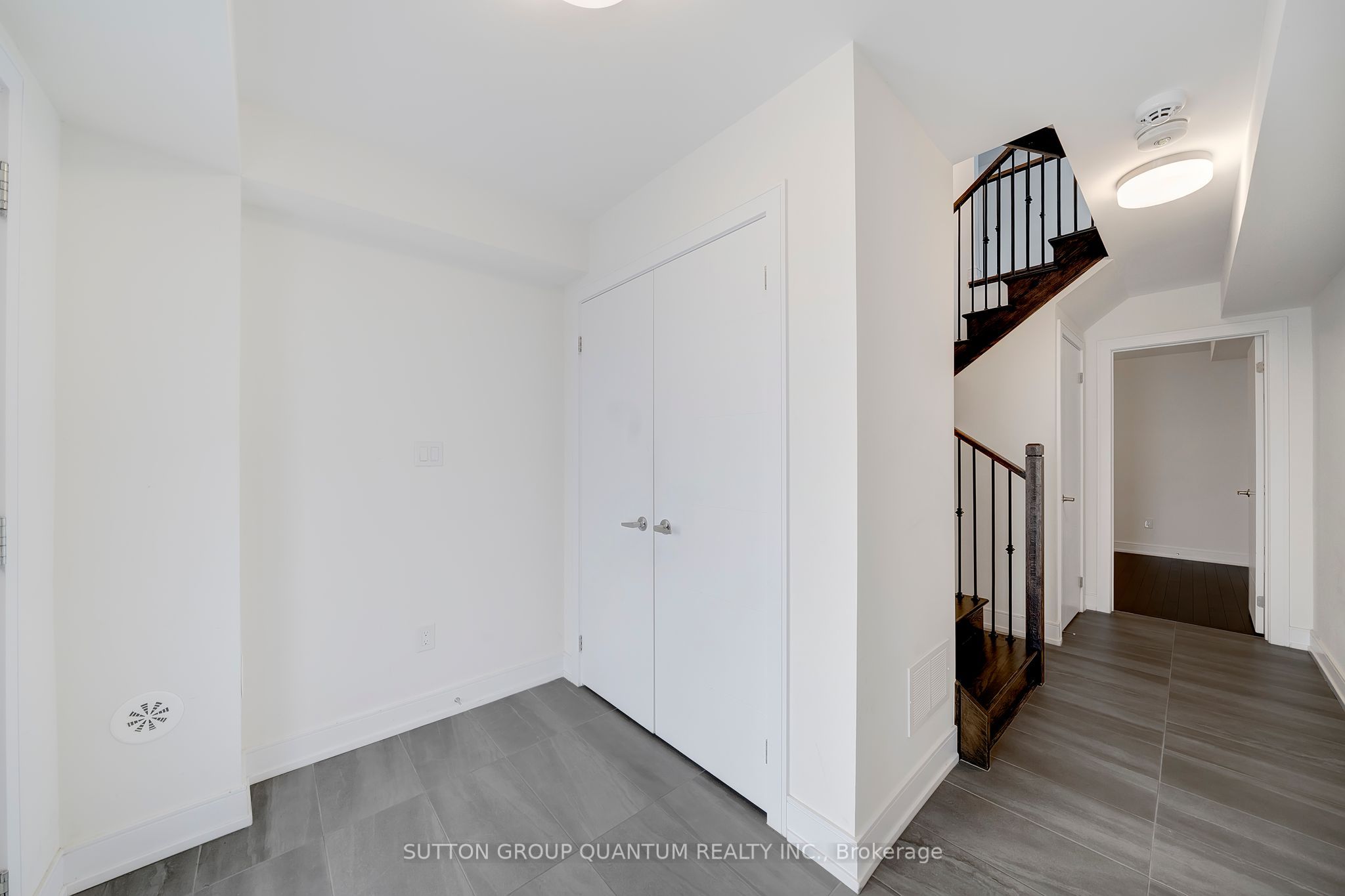 1401 Clarriage Court