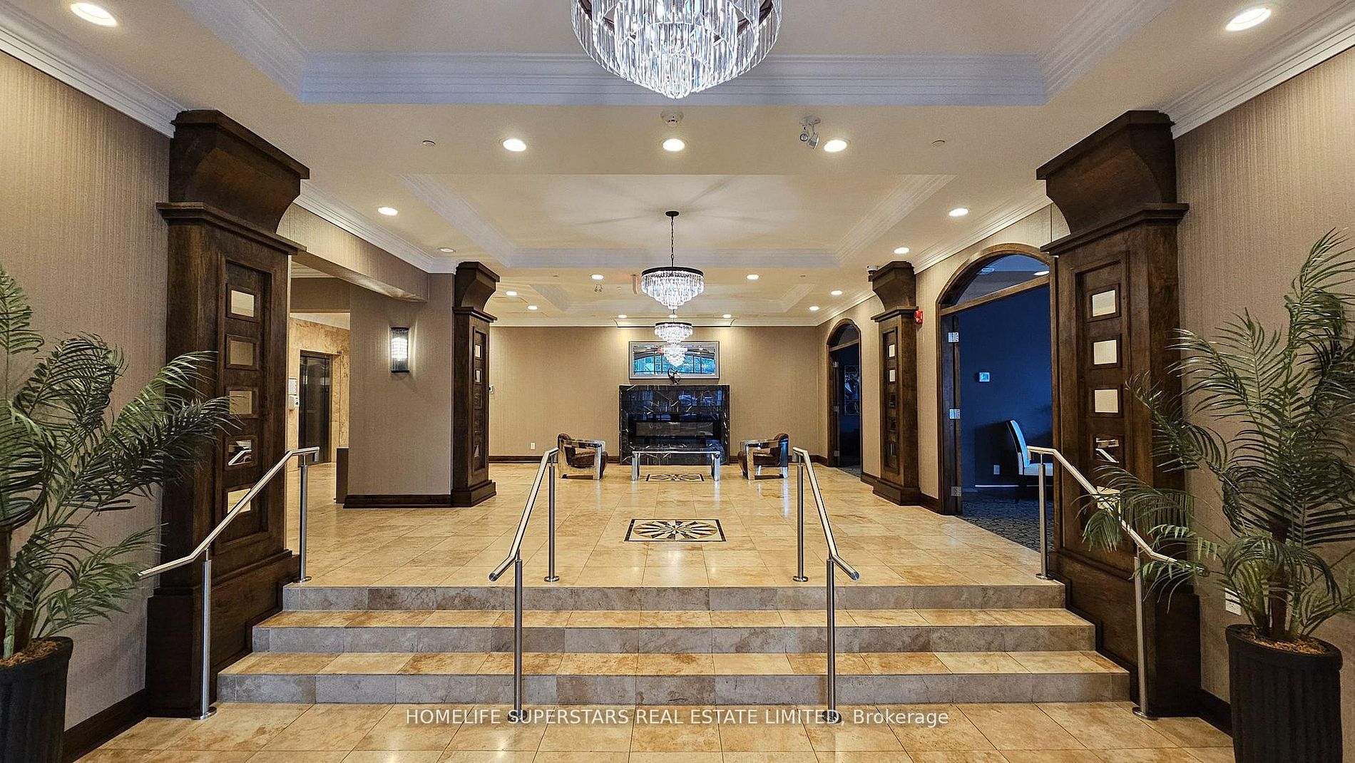 205 Lakeshore Road W 302