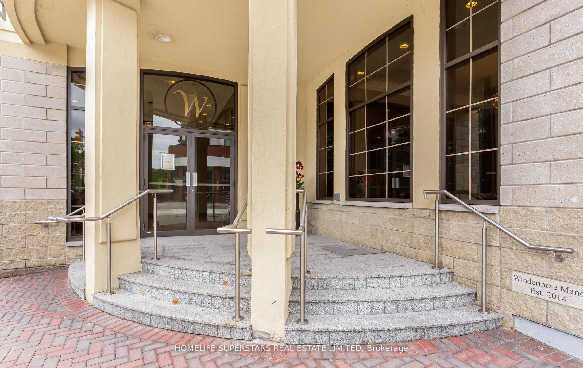 205 Lakeshore Road W 302
