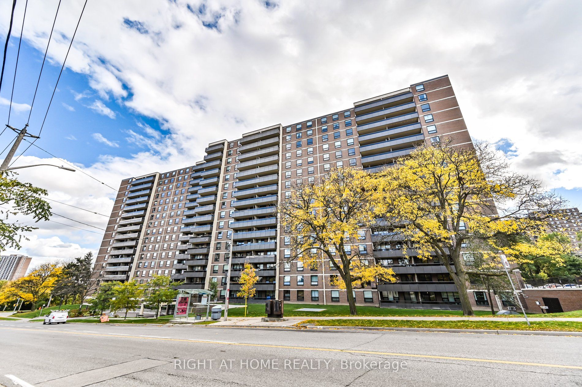 15 La Rose Avenue 1212