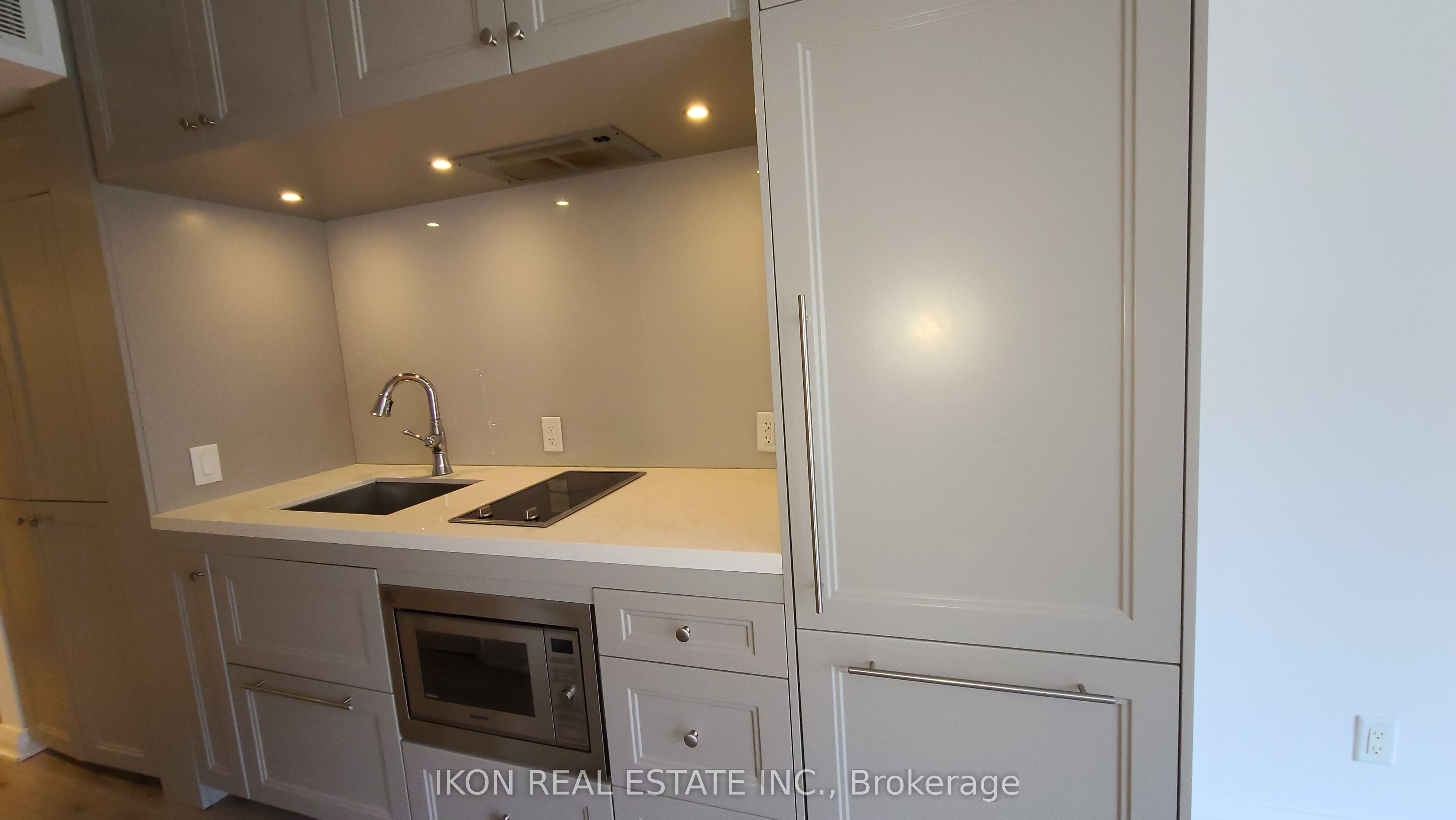 155 Yorkville Avenue 1013