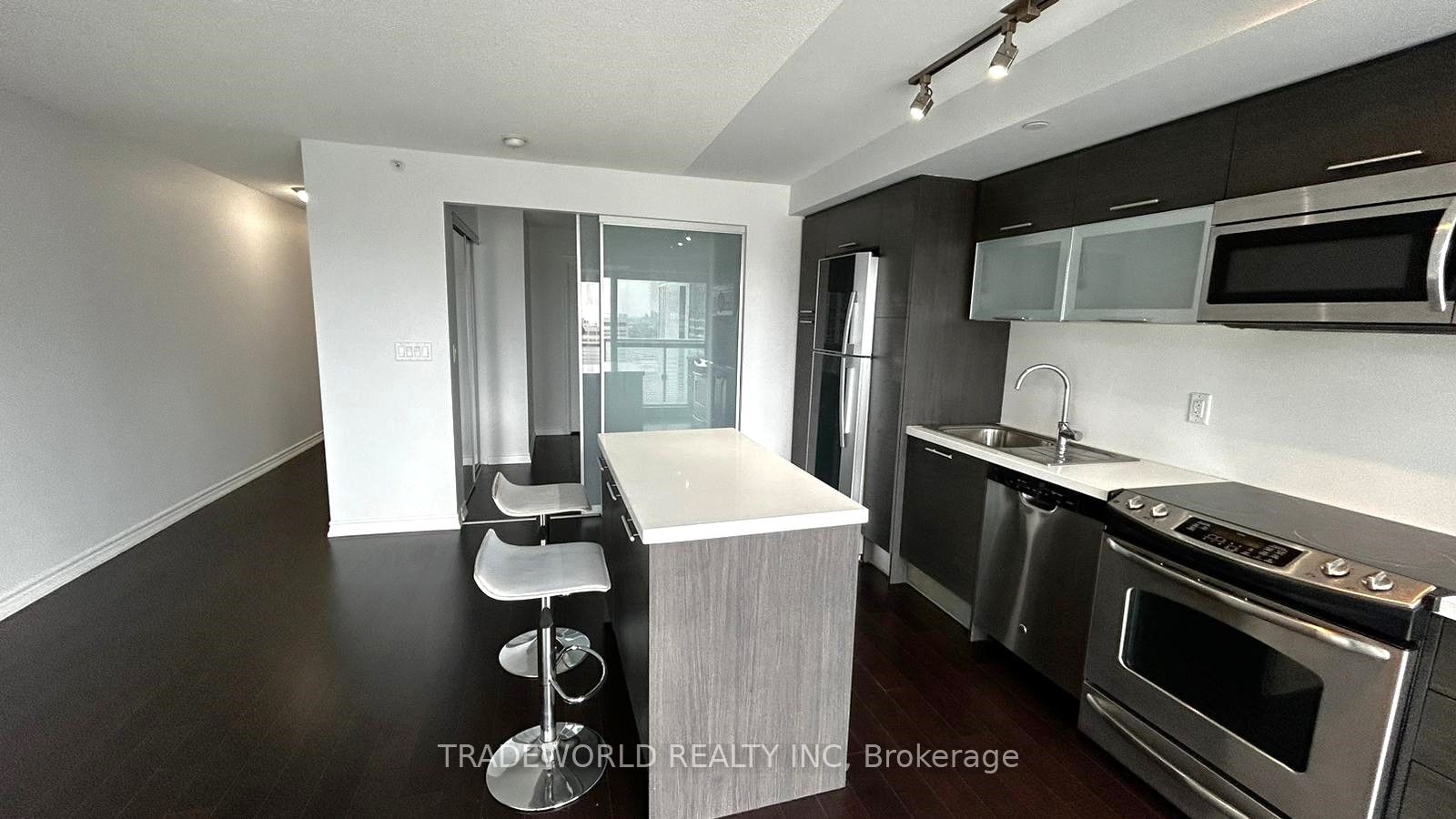 386 Yonge Street 2611