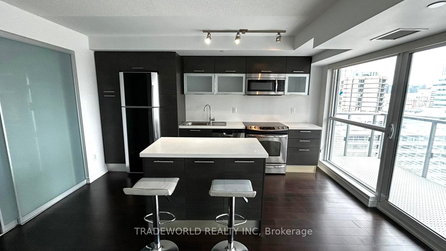 386 Yonge Street 2611