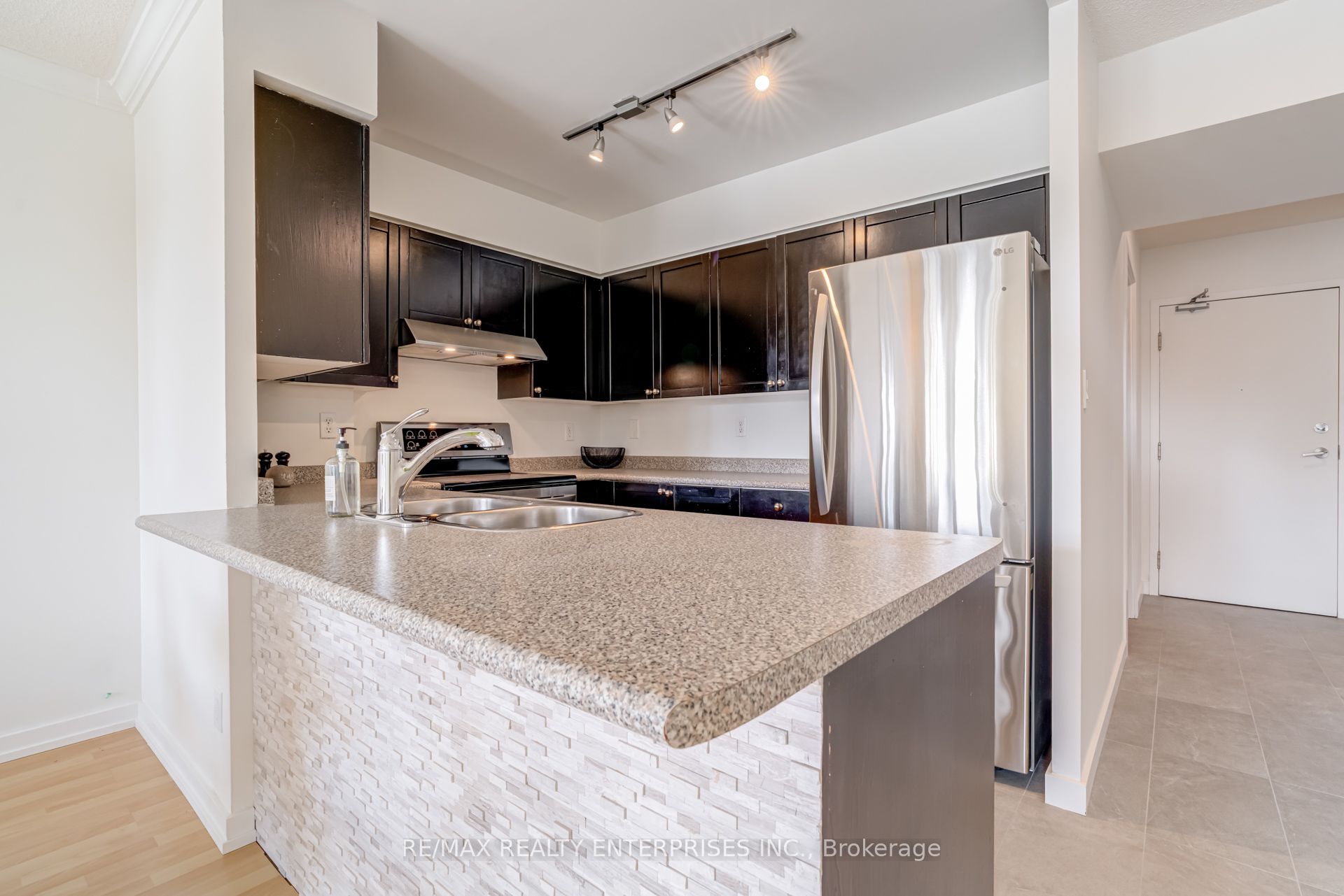 260 Merton Street 707