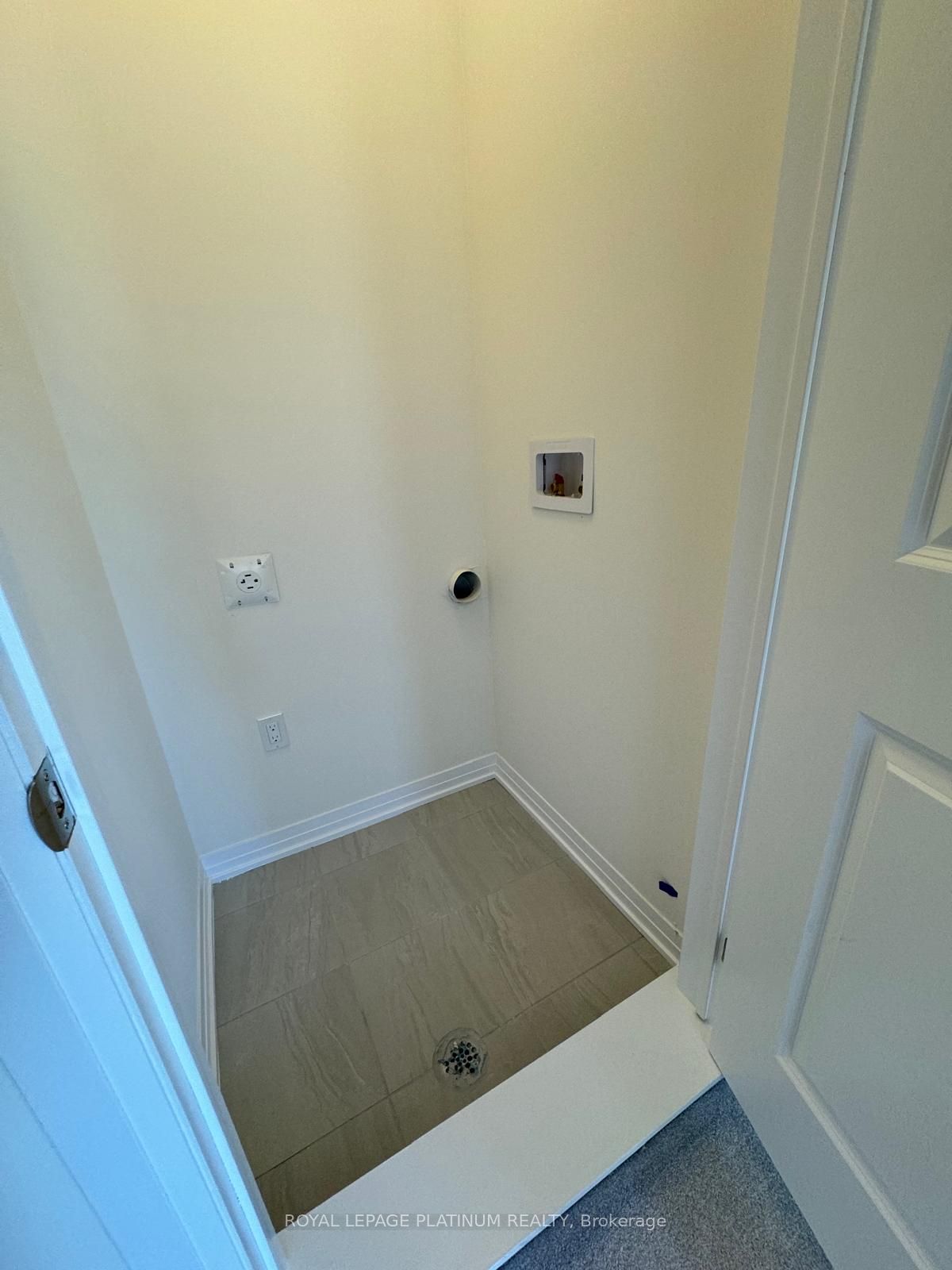 15 Fieldridge Crescent 3