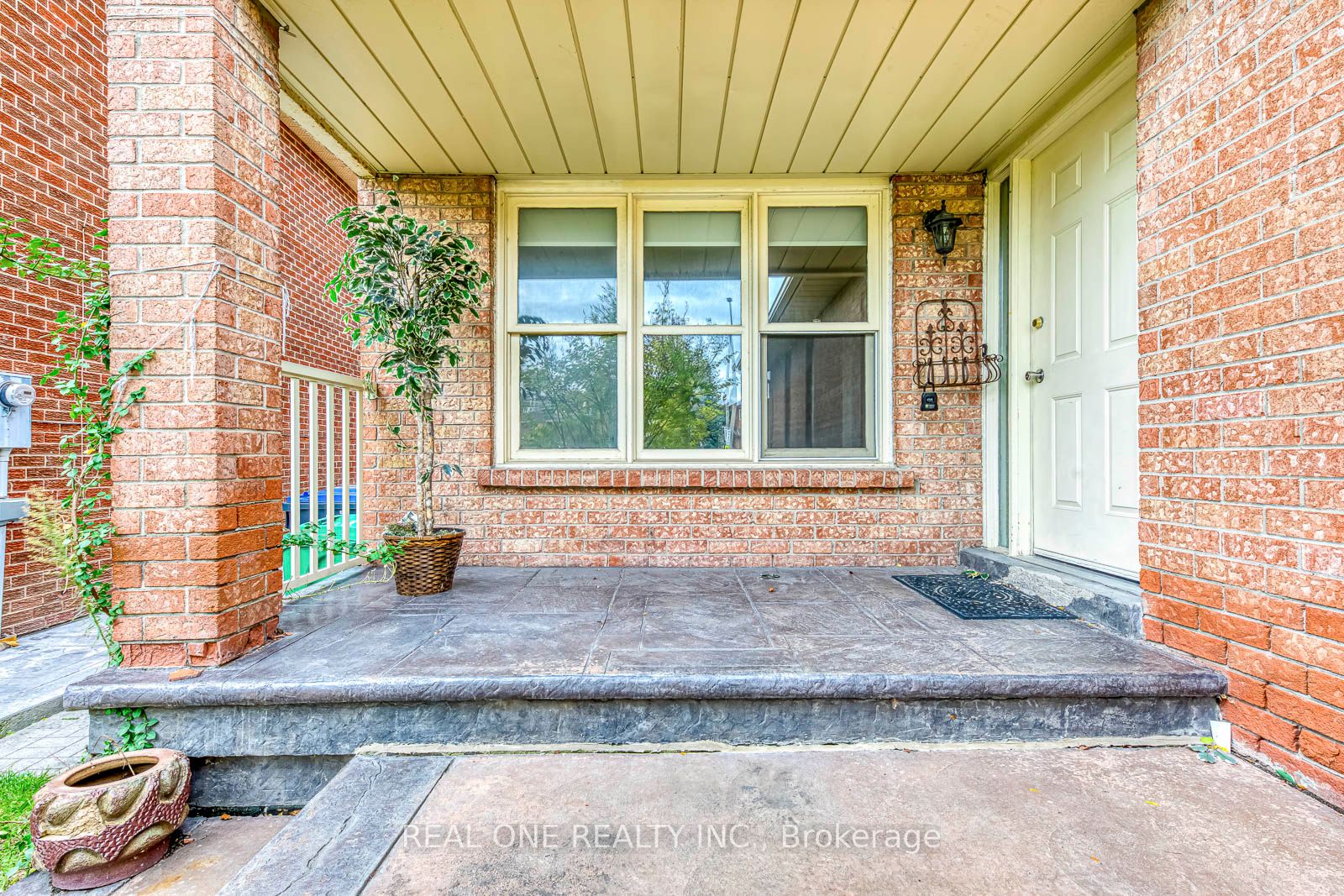 220 Kingsbridge Garden Circle