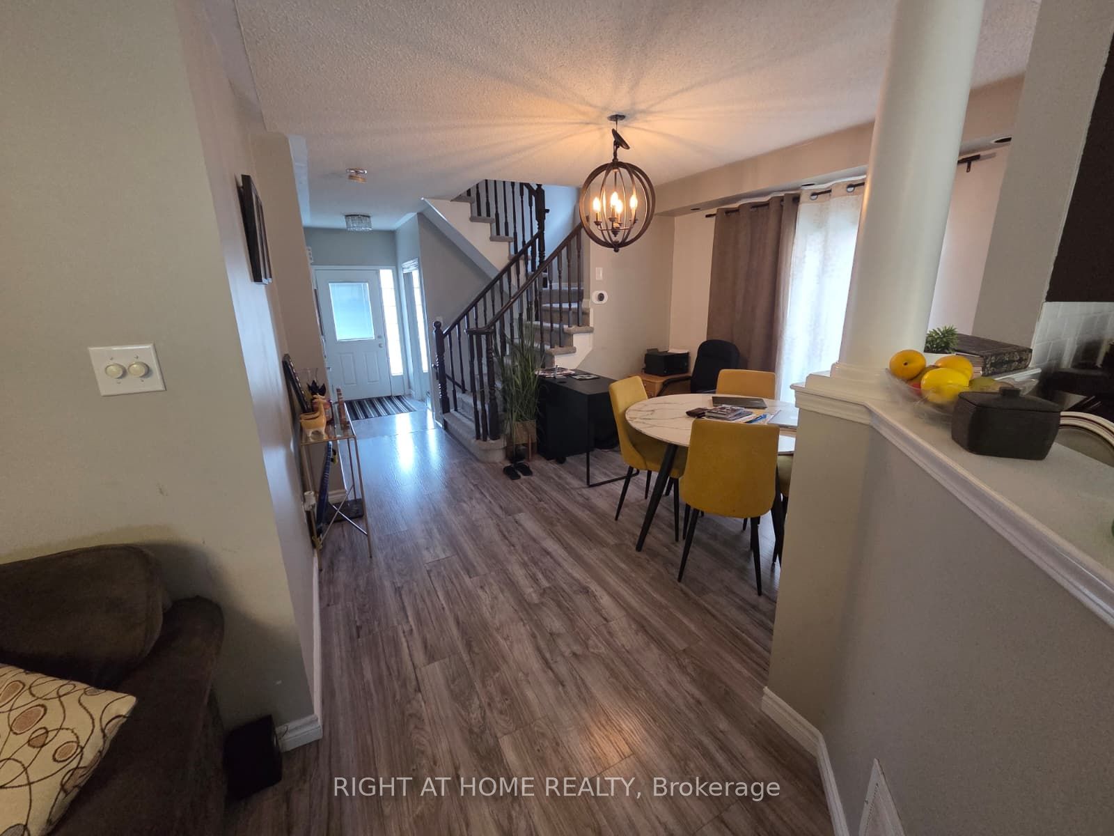 1156 Riddell Crescent