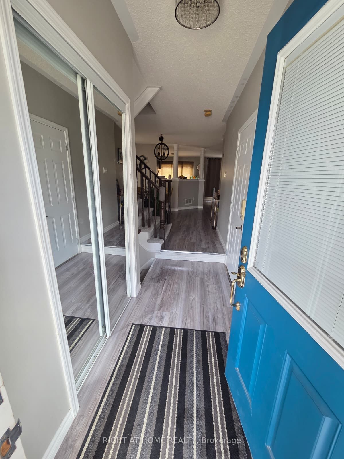 1156 Riddell Crescent